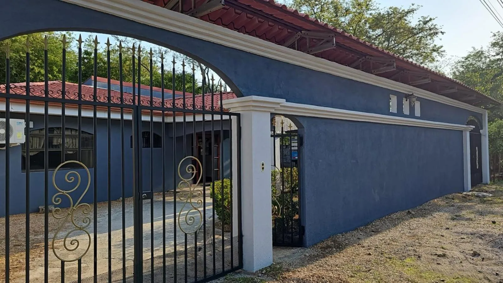 Three-Bedroom House in Casa Naboo