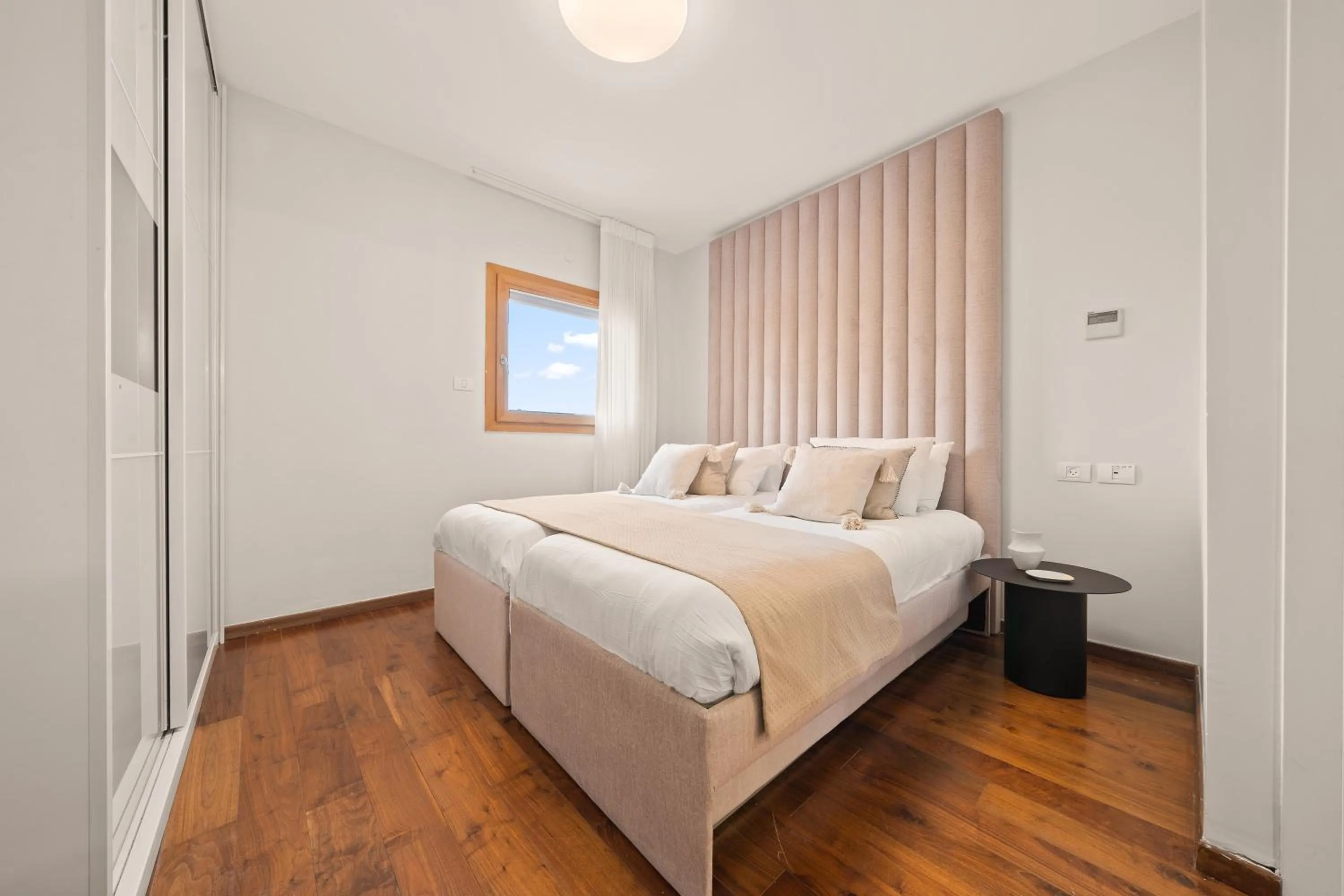 Bed in King David Residence - Isrentals