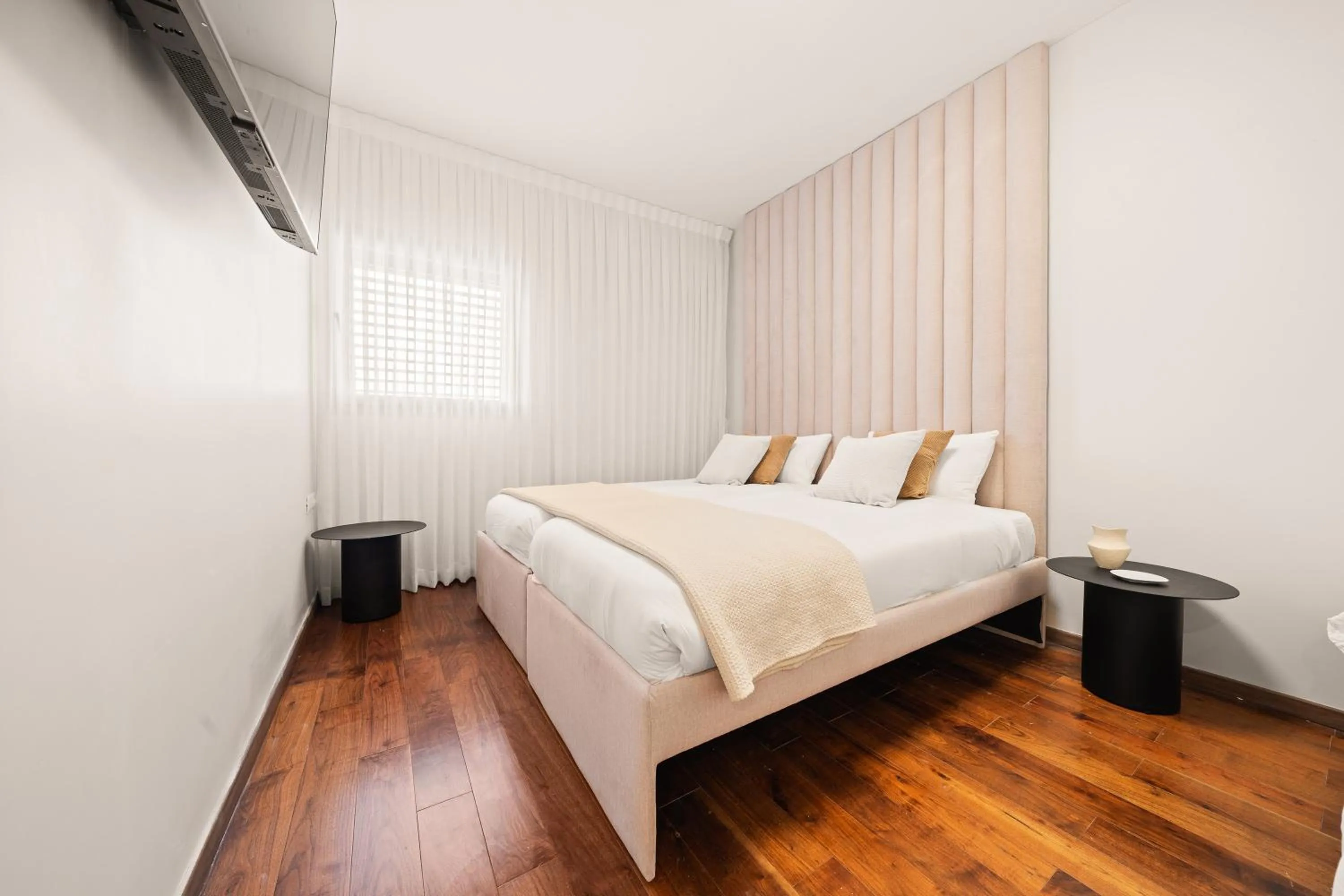 Bed in King David Residence - Isrentals