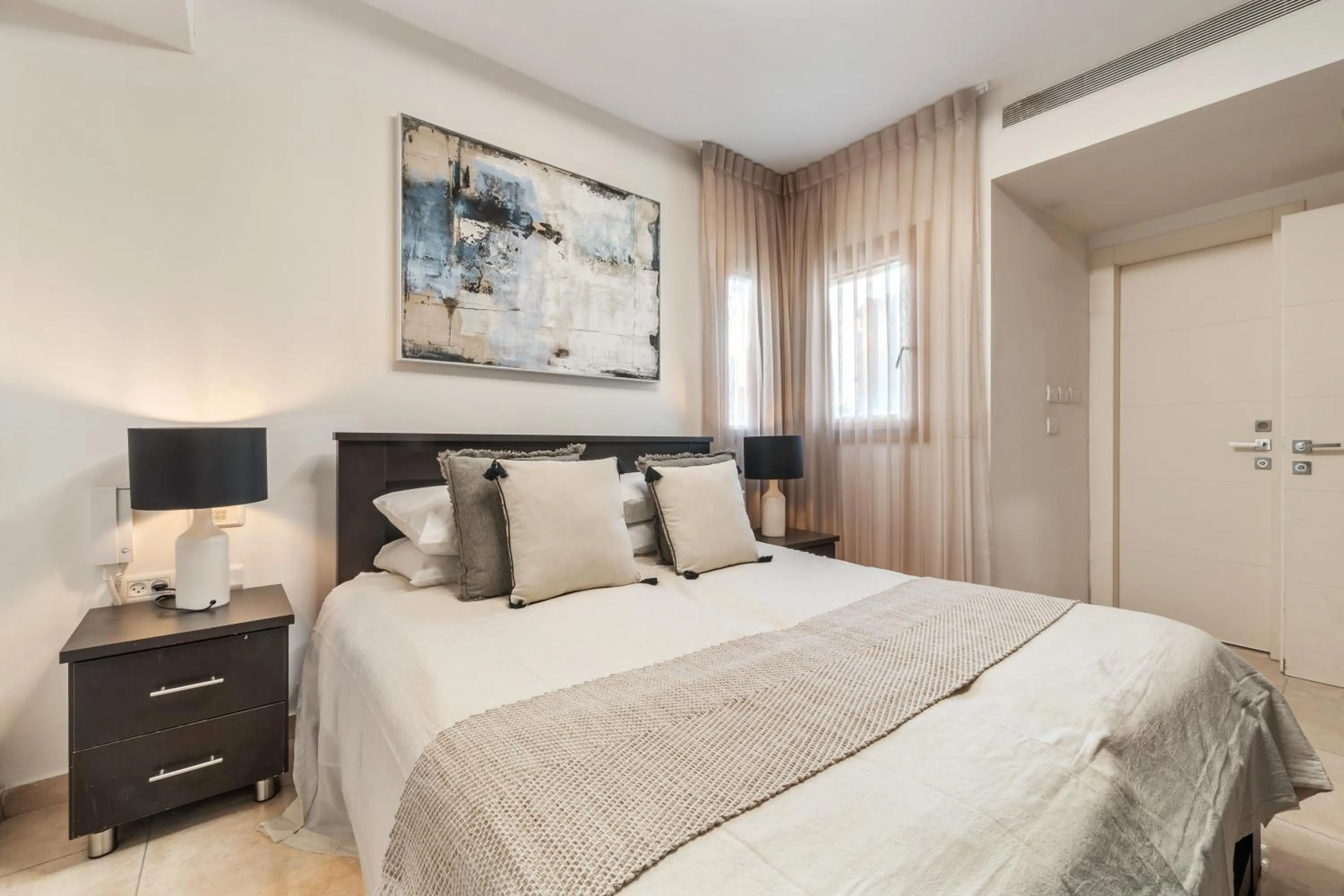 Bed in King David Residence - Isrentals