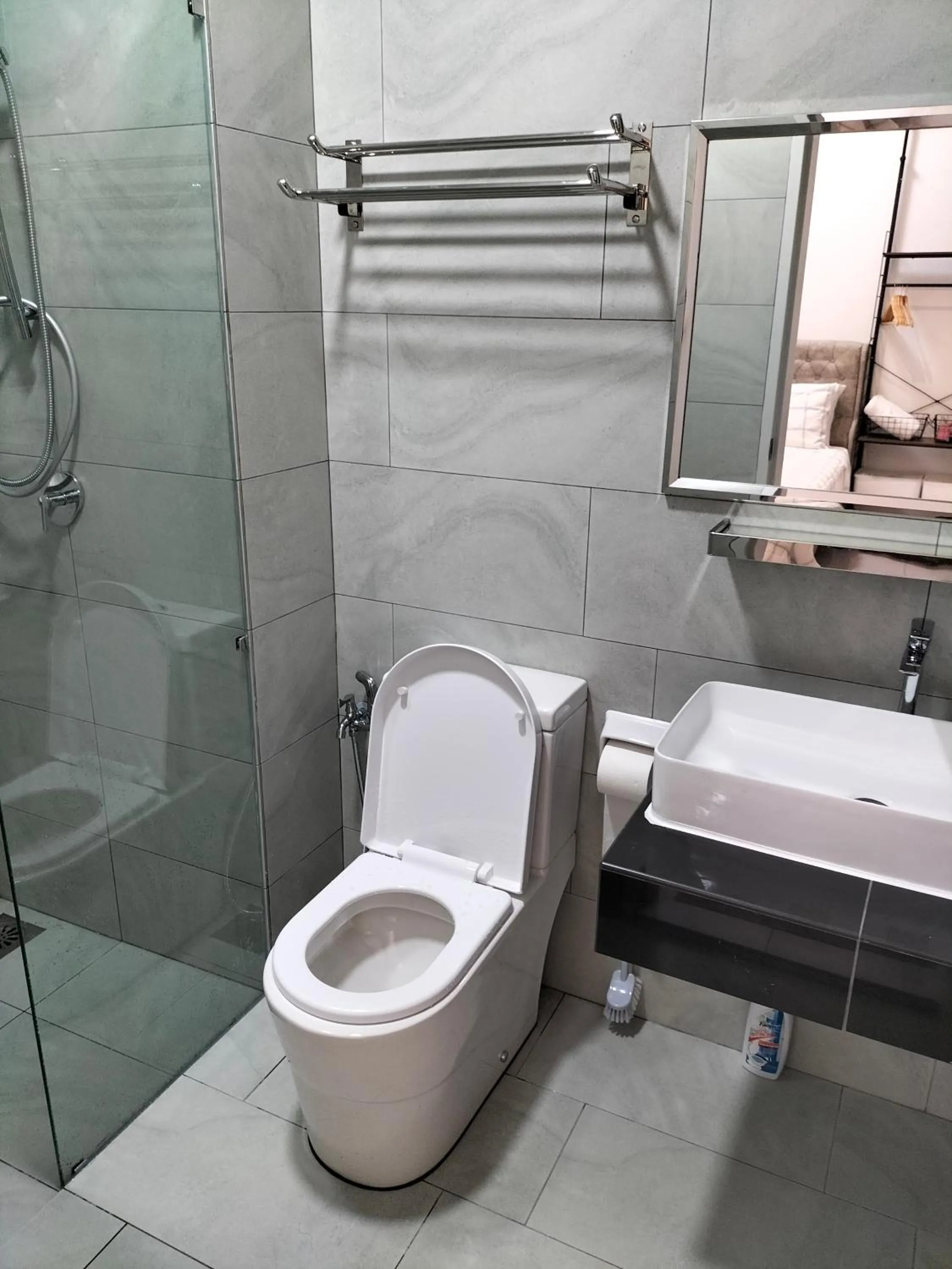 Sky Tree Serviced Apartment at Bukit Indah With Netflix