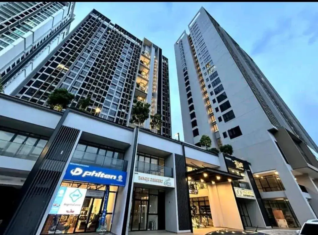Sky Tree Serviced Apartment at Bukit Indah With Netflix Sky Tree Serviced Apartment at Bukit Indah With Netflix