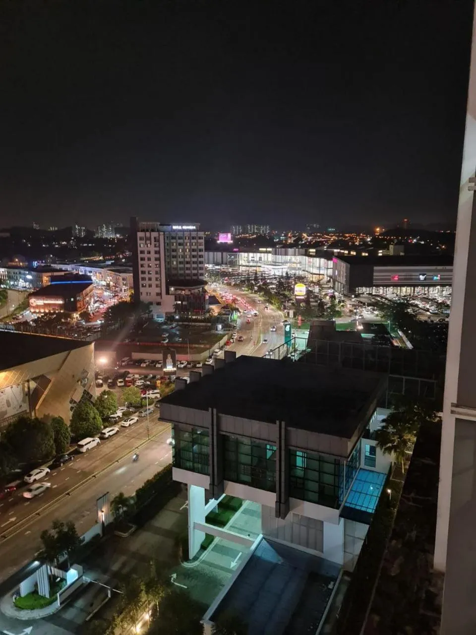 Sky Tree Serviced Apartment at Bukit Indah With Netflix