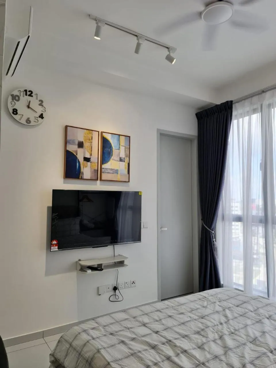 Bed in Sky Tree Serviced Apartment at Bukit Indah With Netflix