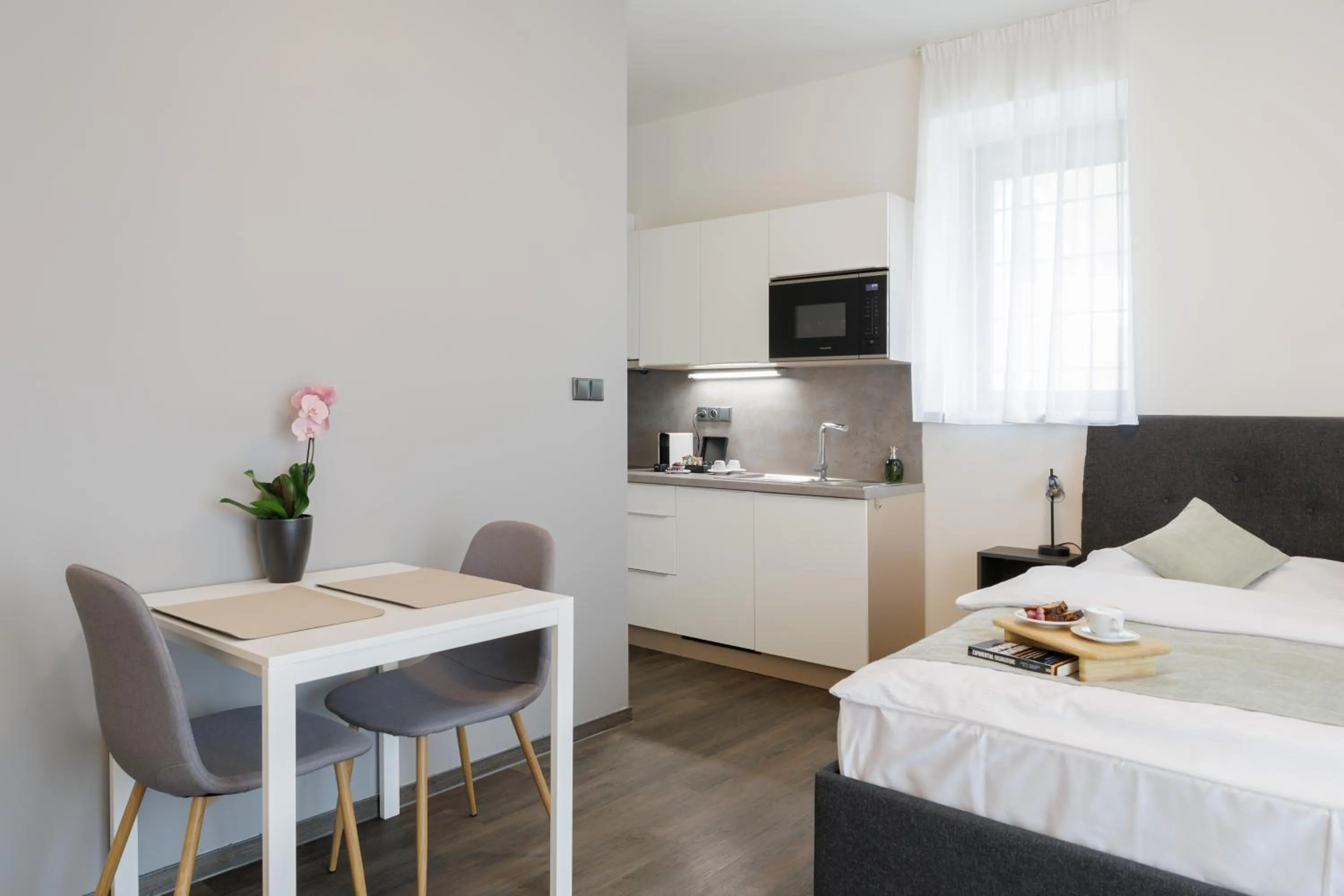 Kitchen or kitchenette, Bed in River Apartments