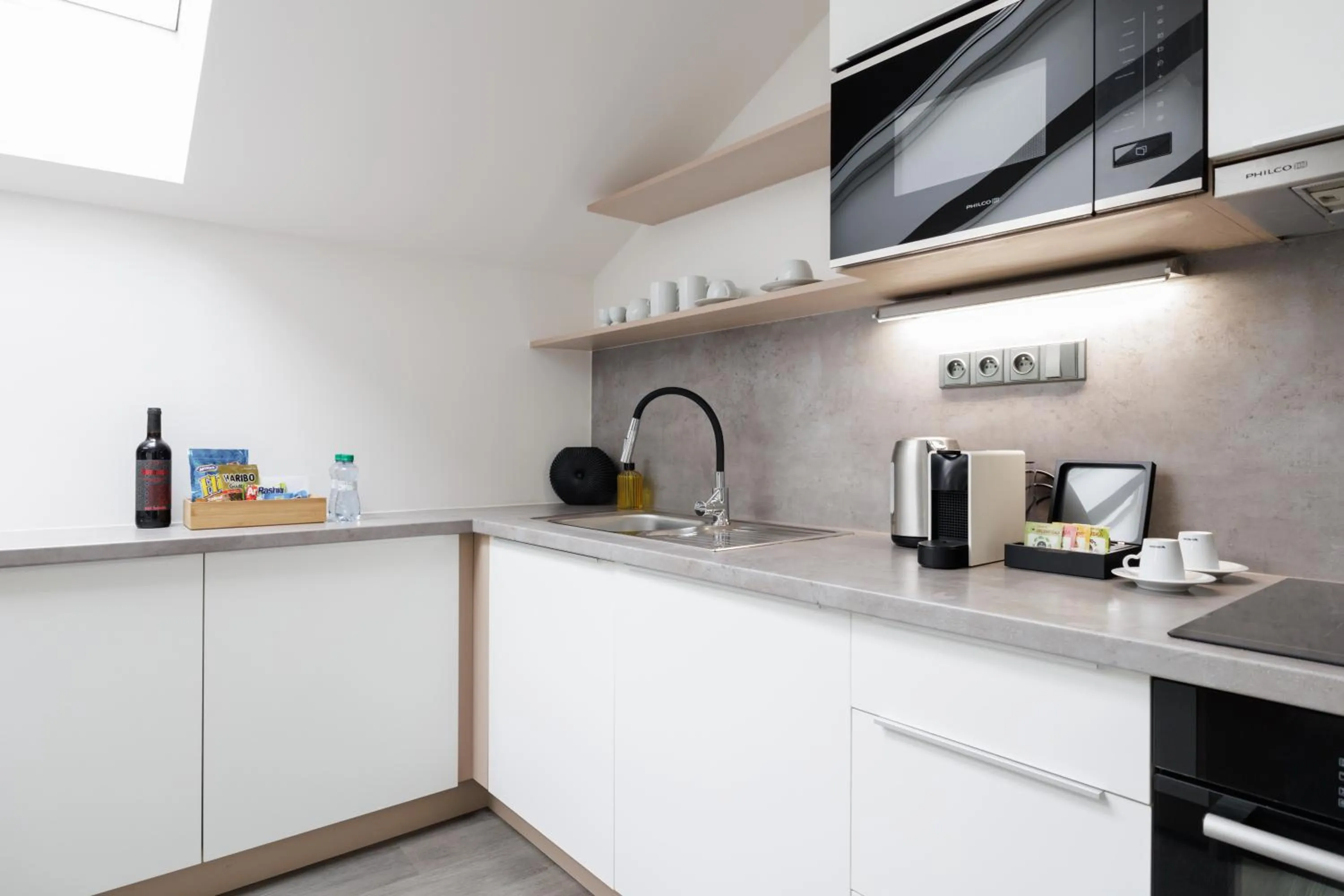 Coffee/tea facilities in River Apartments