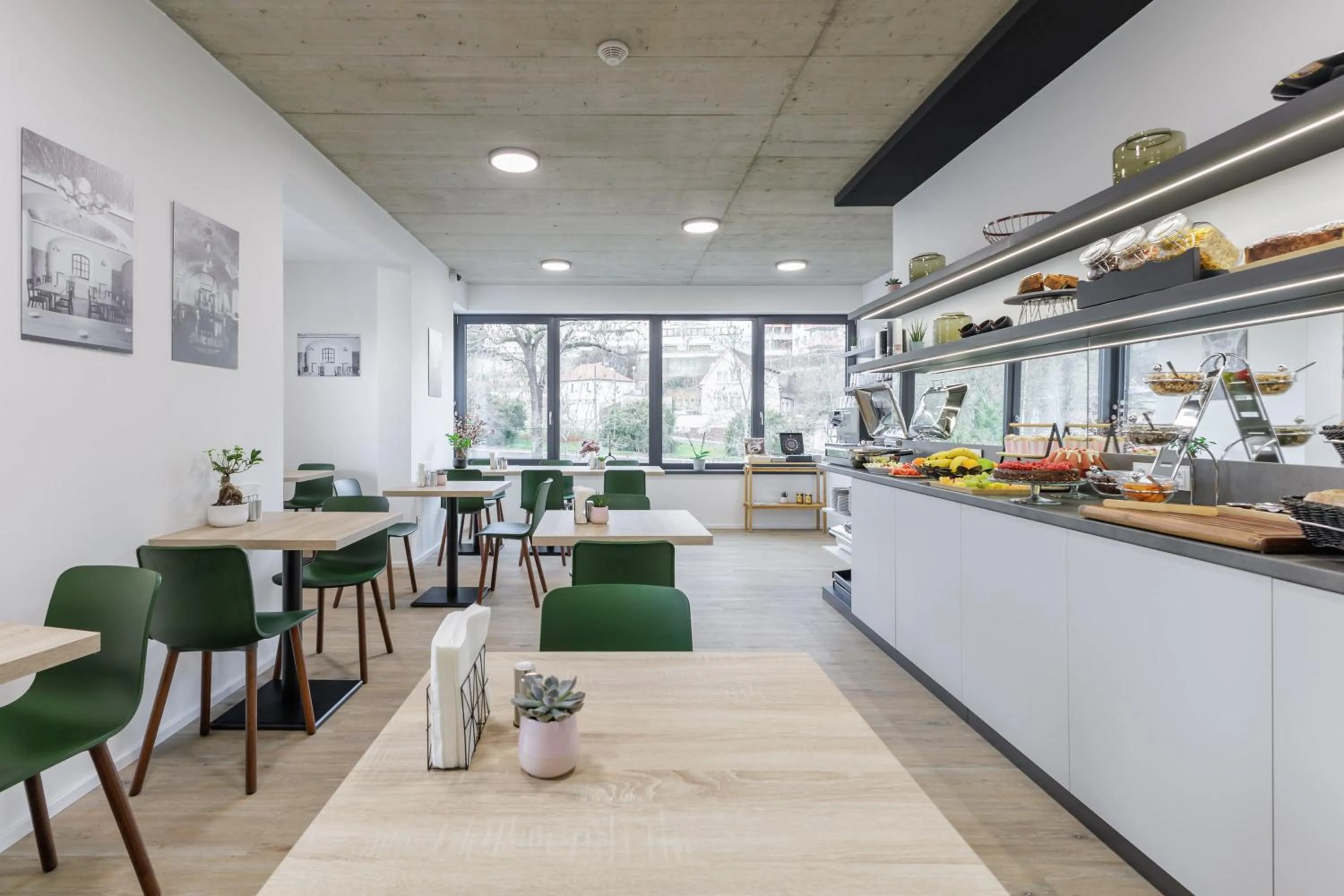 Breakfast in River Apartments