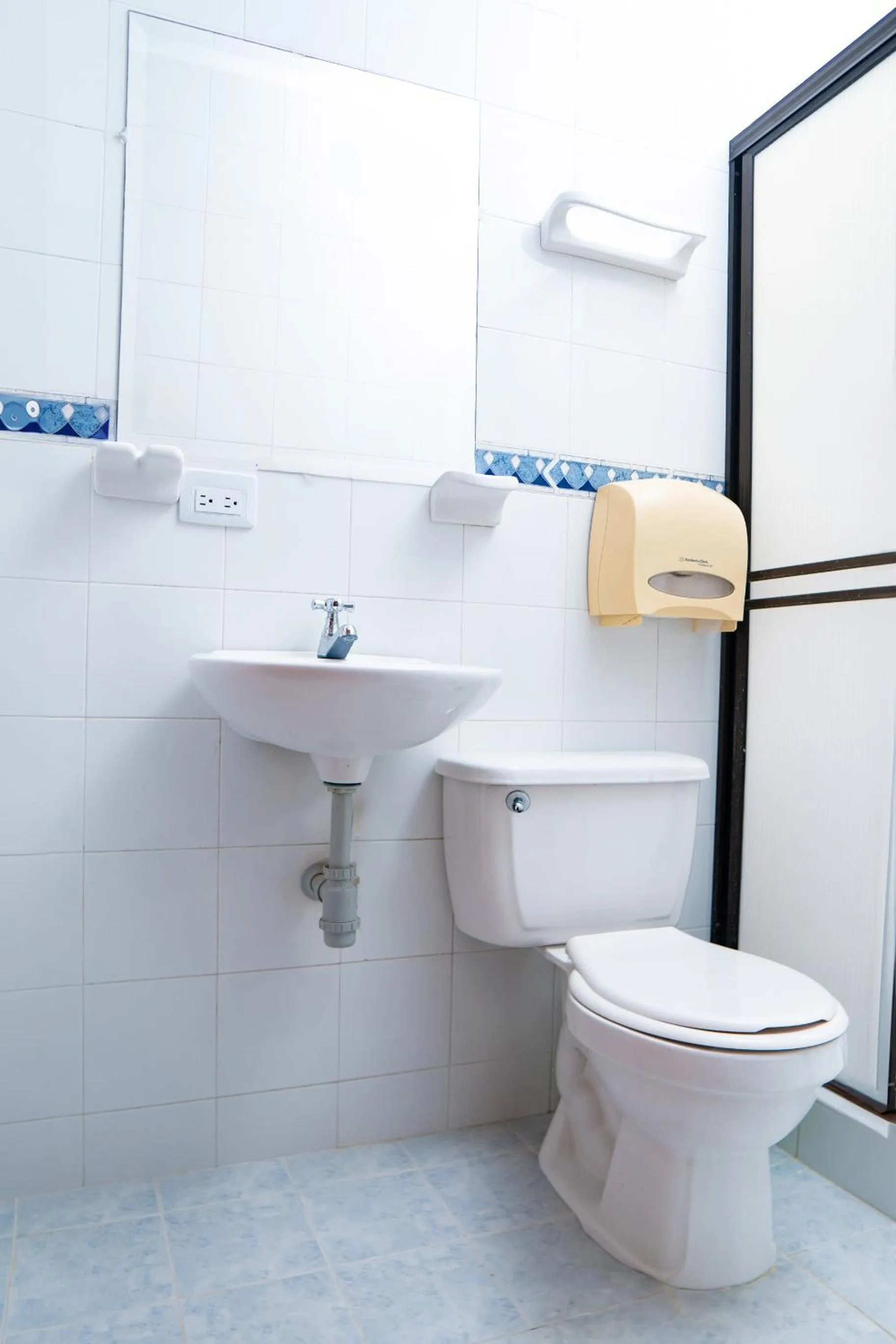 Shower in Hotel Steven