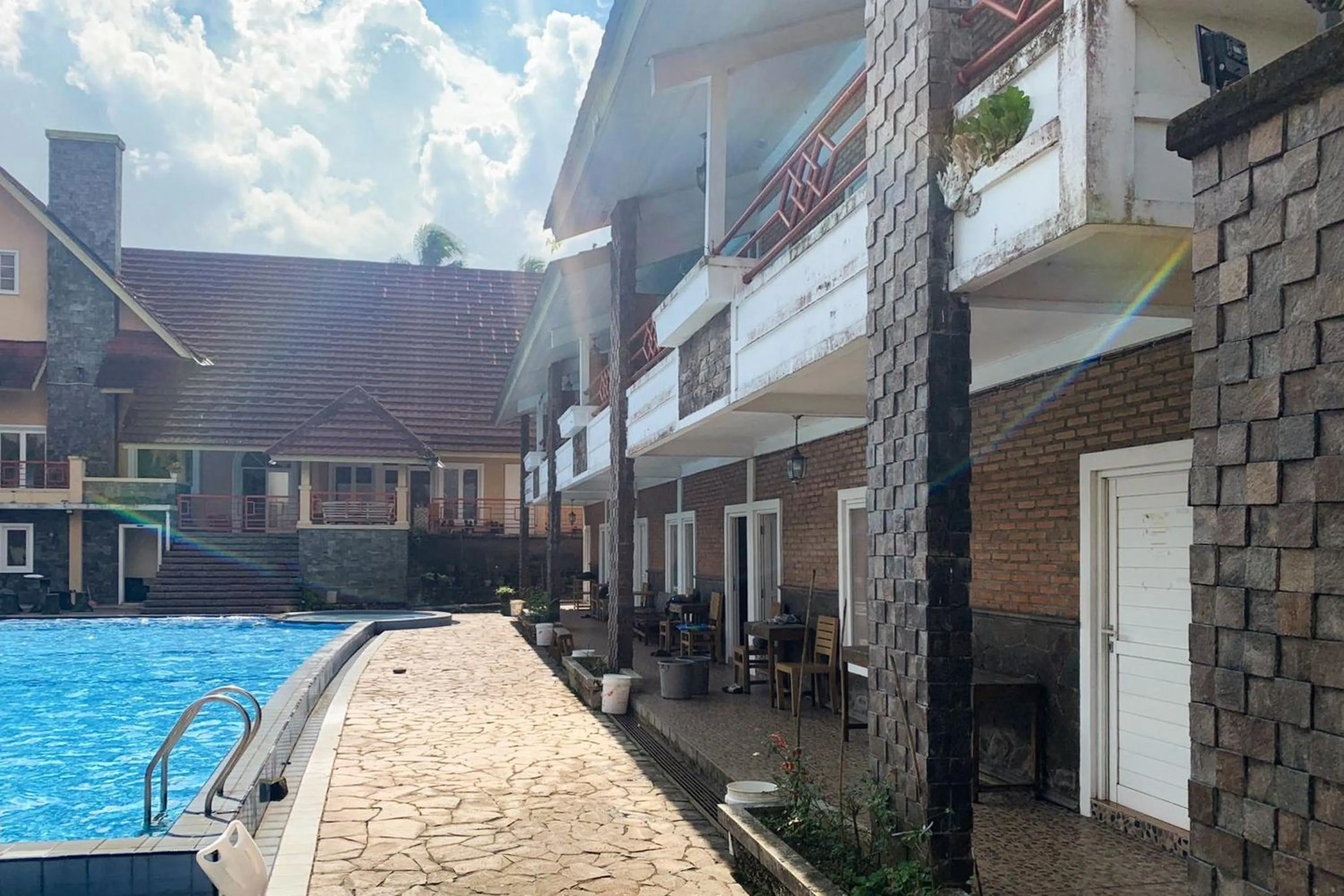 Property building in Urbanview Hotel Villa Q Gisting by RedDoorz