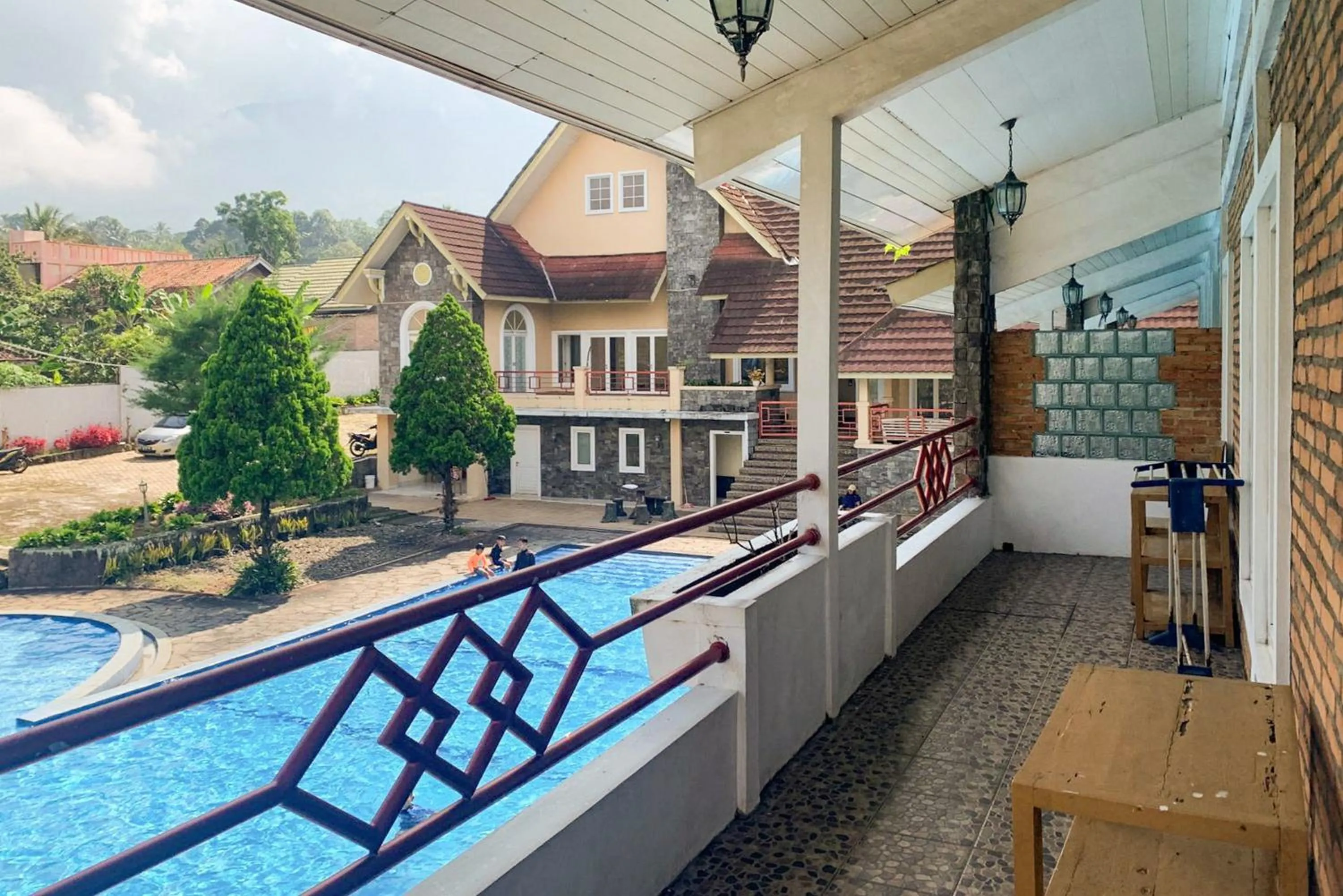 Property building in Urbanview Hotel Villa Q Gisting by RedDoorz