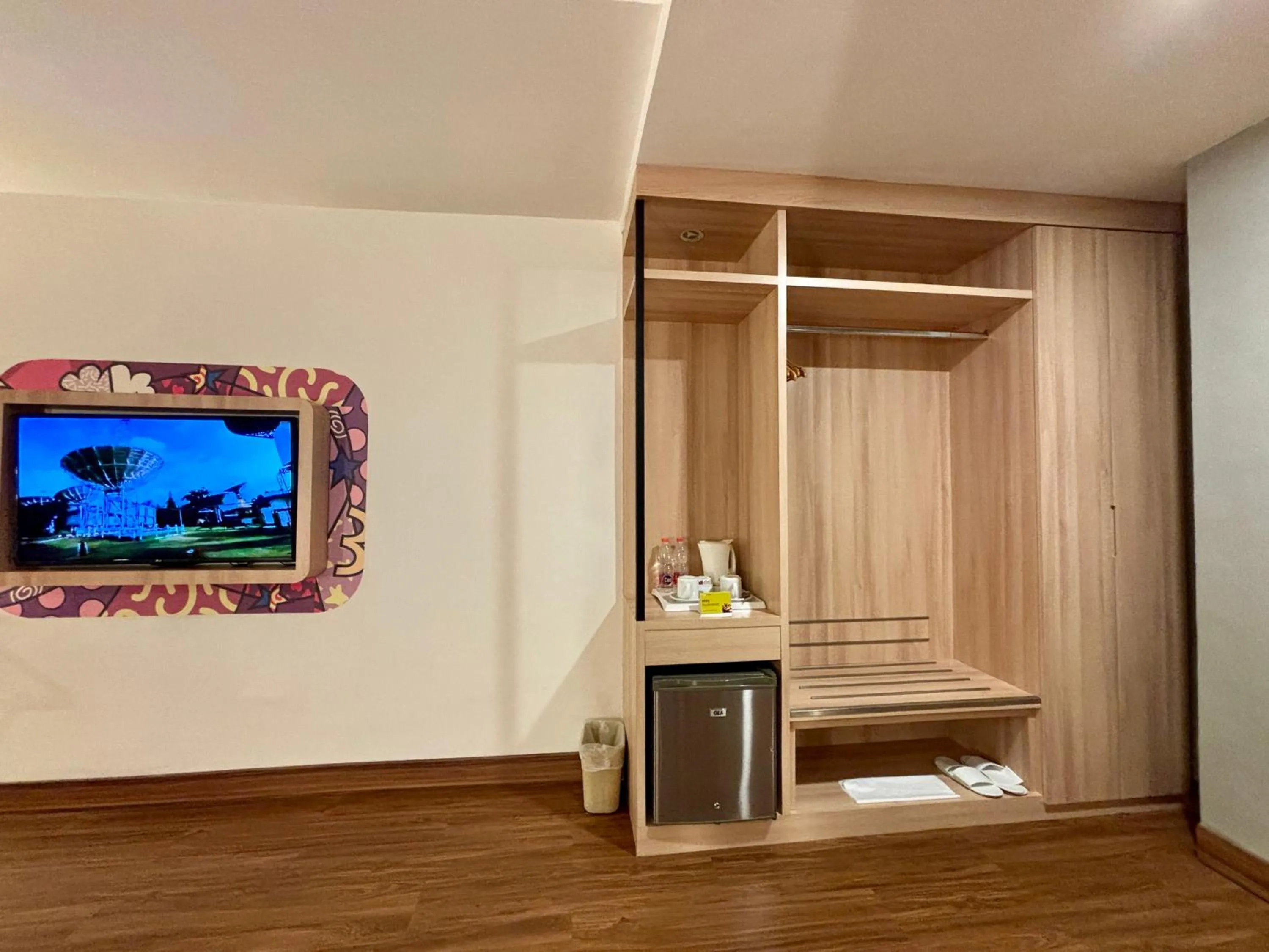 wardrobe in MAXONE Dumai