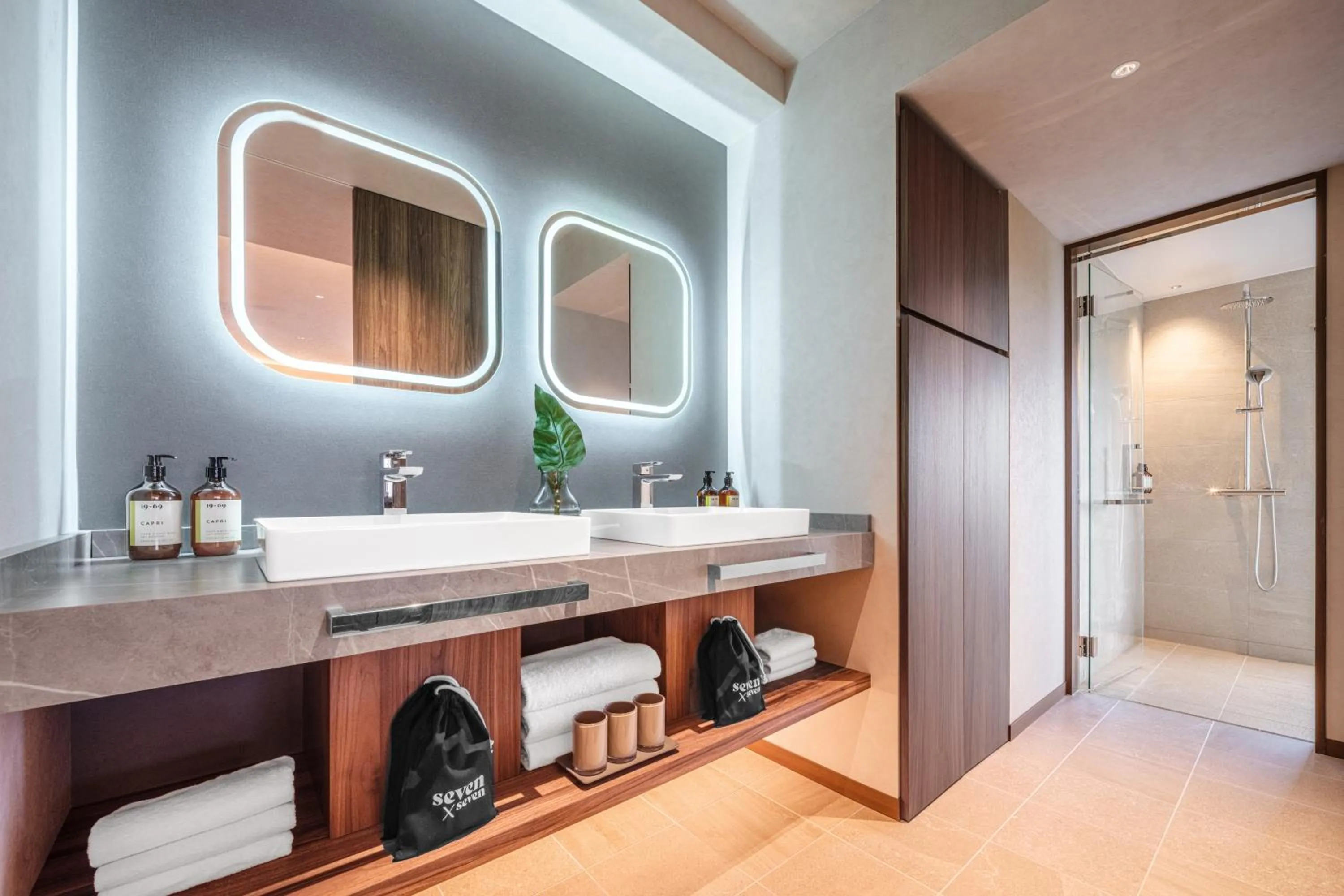 Shower in seven x seven ISHIGAKI