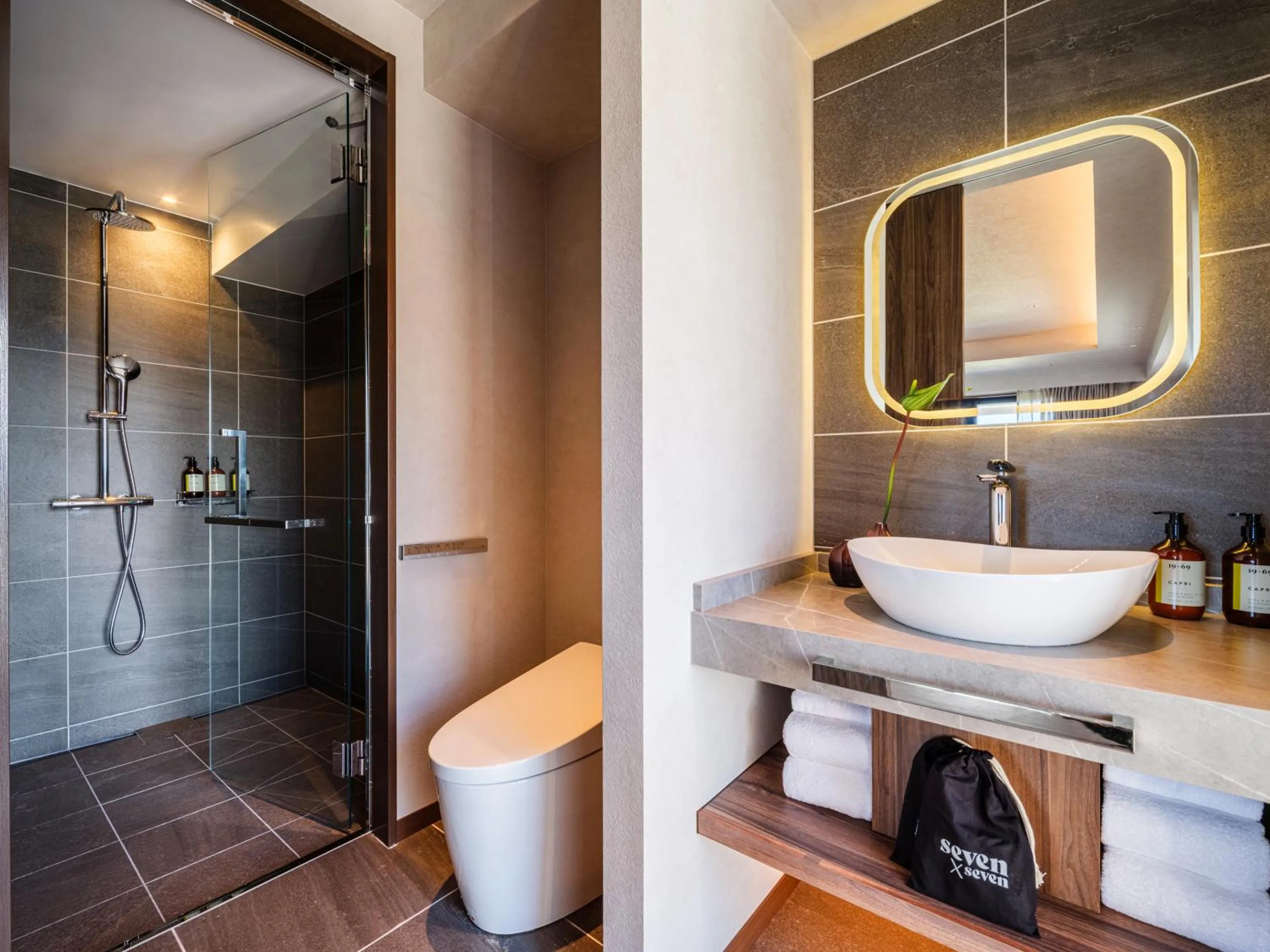 Shower in seven x seven ISHIGAKI