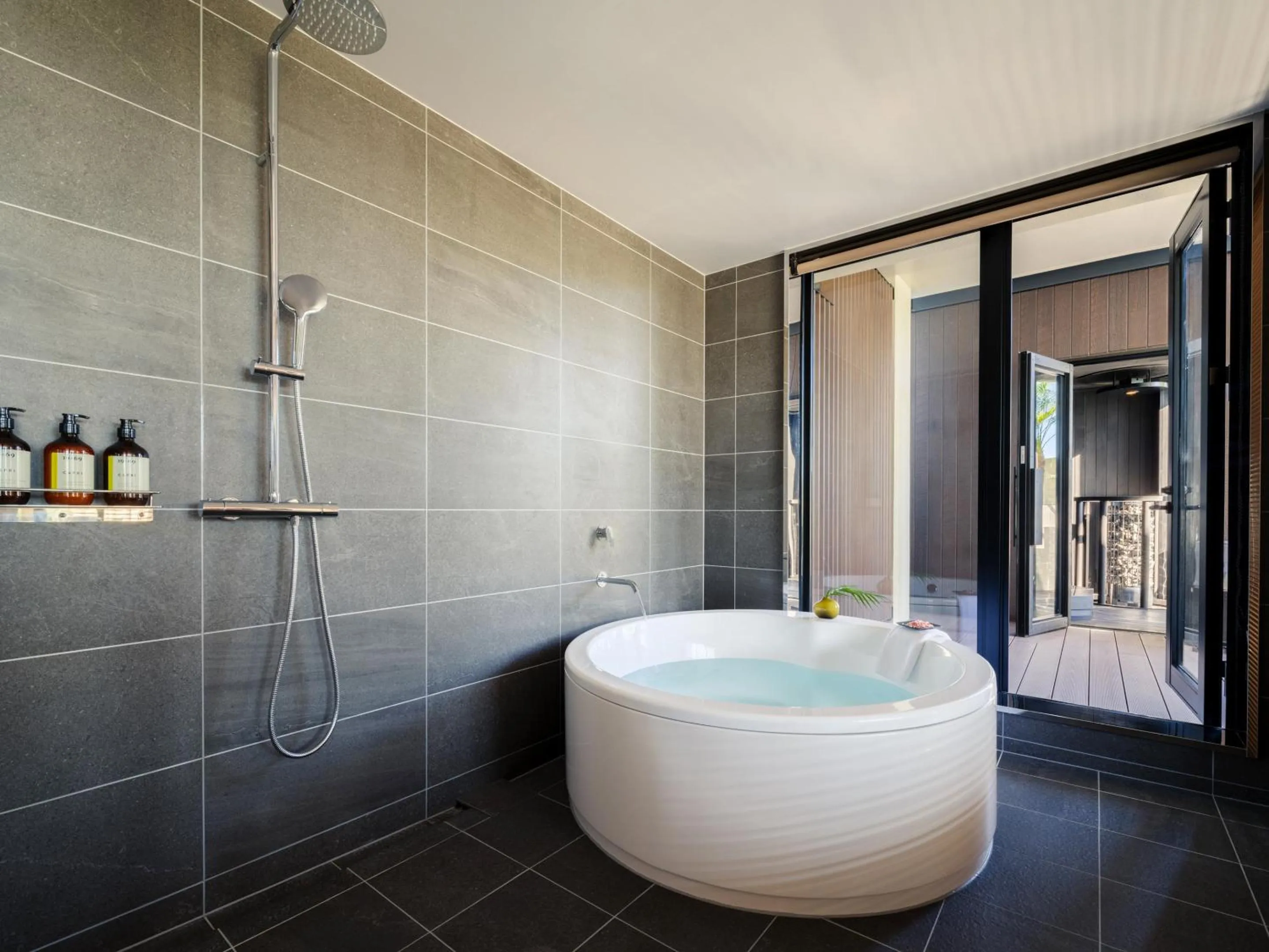 Bath in seven x seven ISHIGAKI