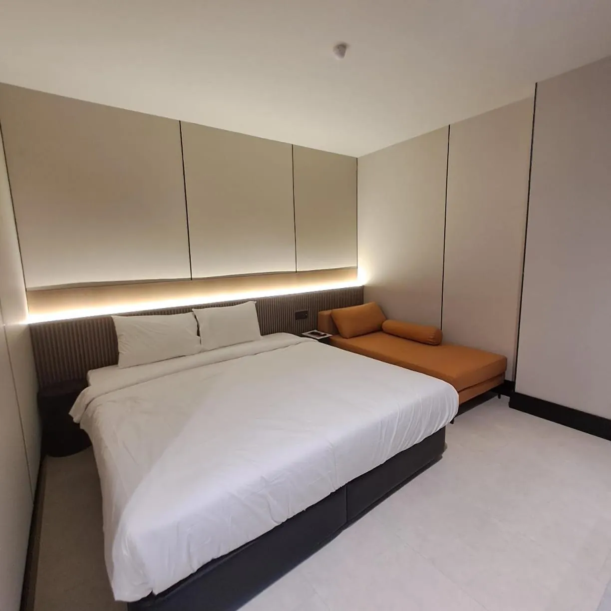 Bed in Urban Inn, Myra Meranti