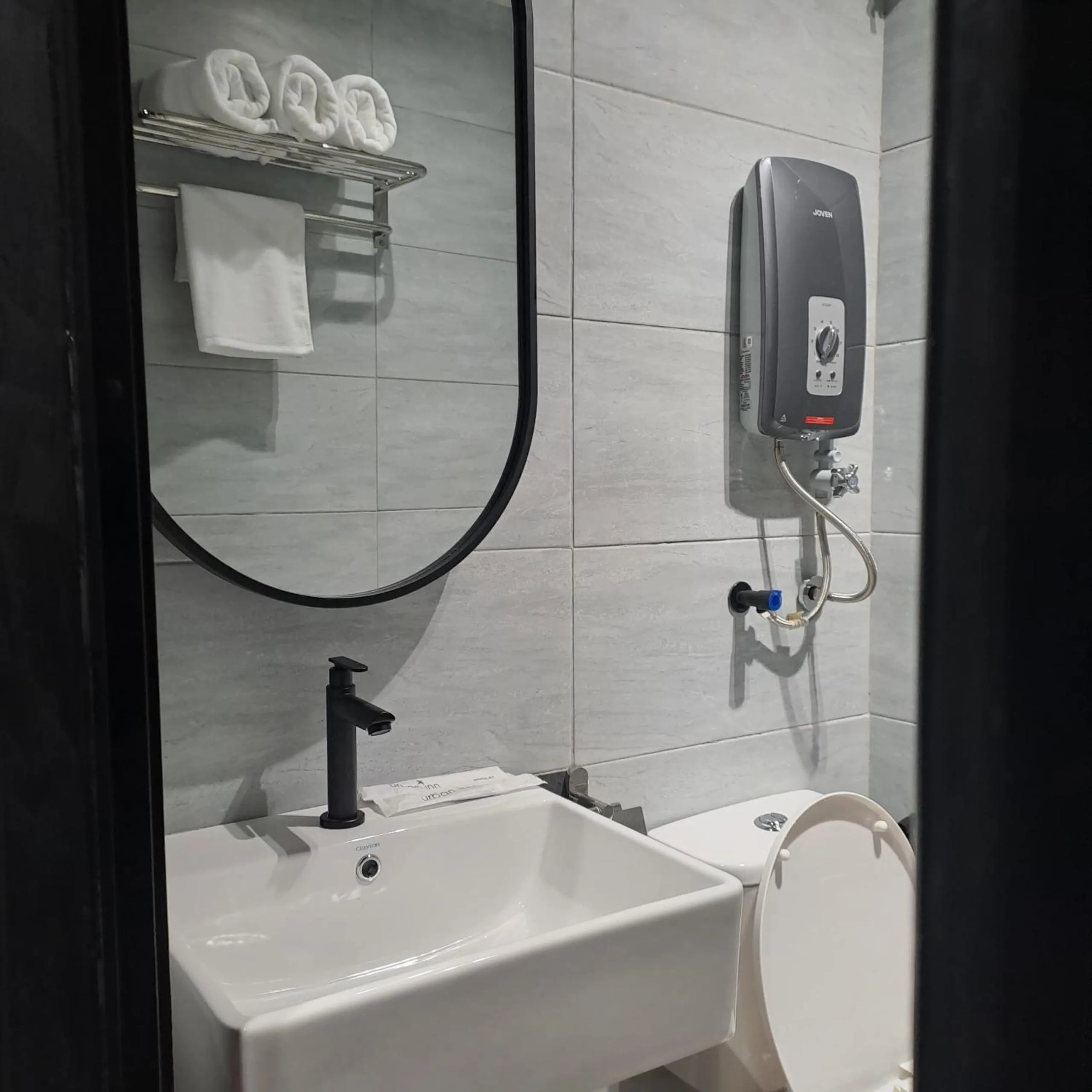 Urban Inn, Myra Meranti