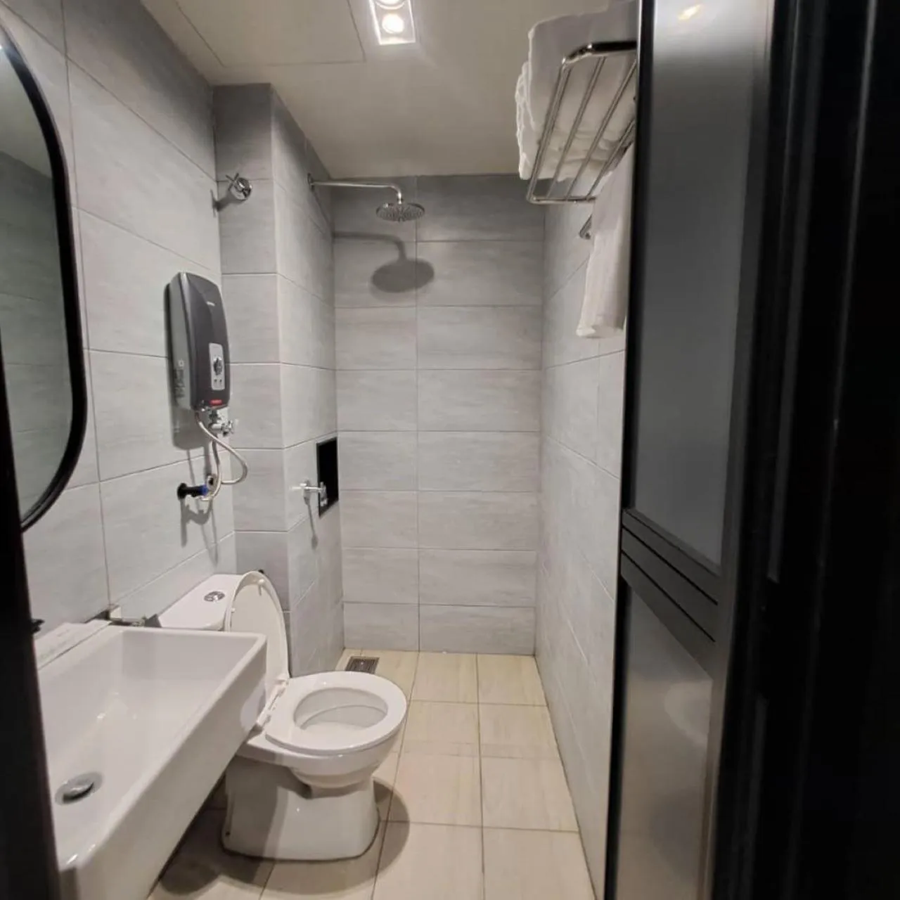 Urban Inn, Myra Meranti