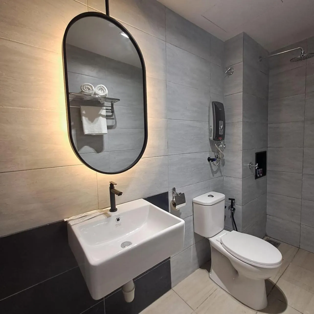 Urban Inn, Myra Meranti