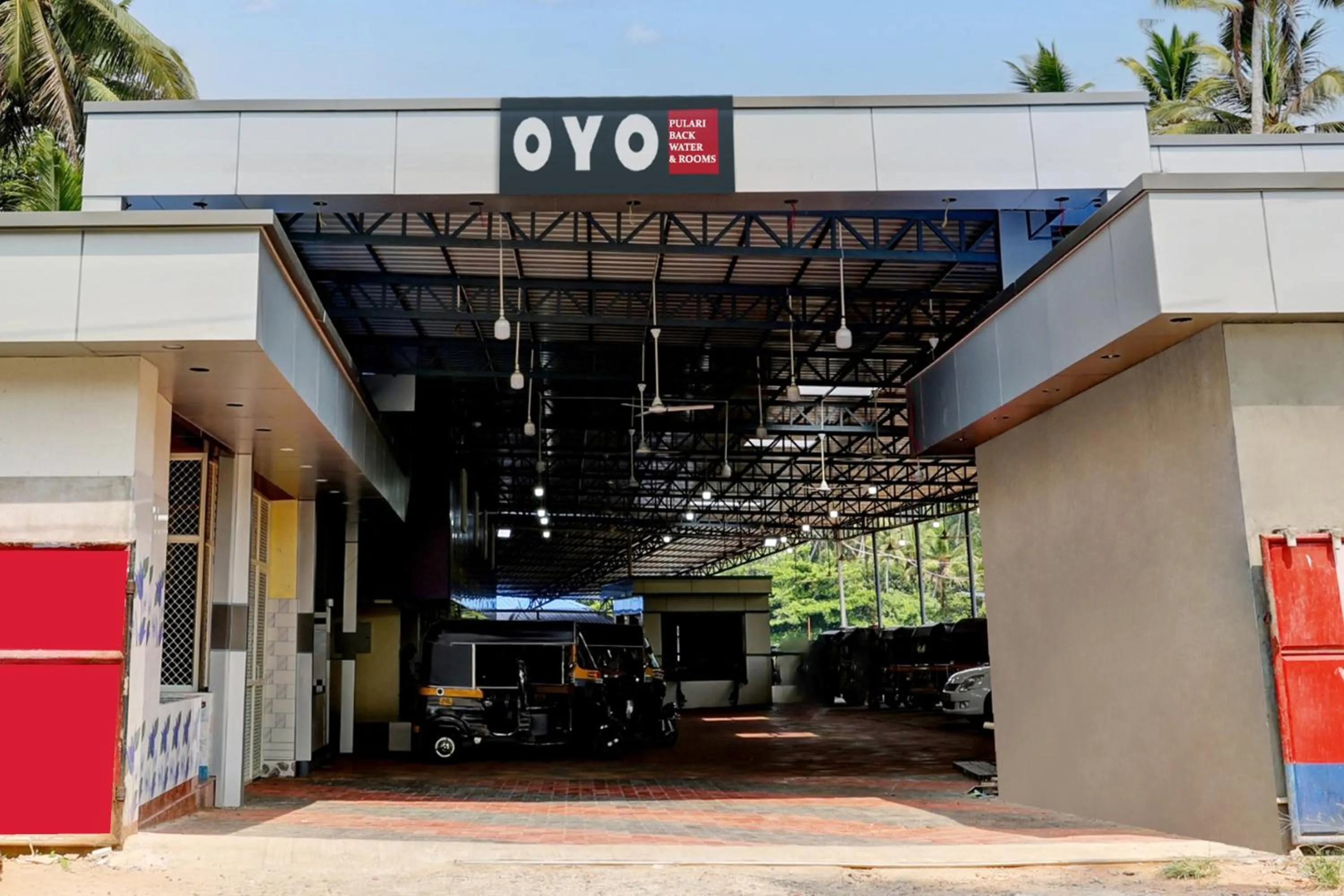 Facade/entrance in Hotel O PULARI BACKWATER & ROOMS