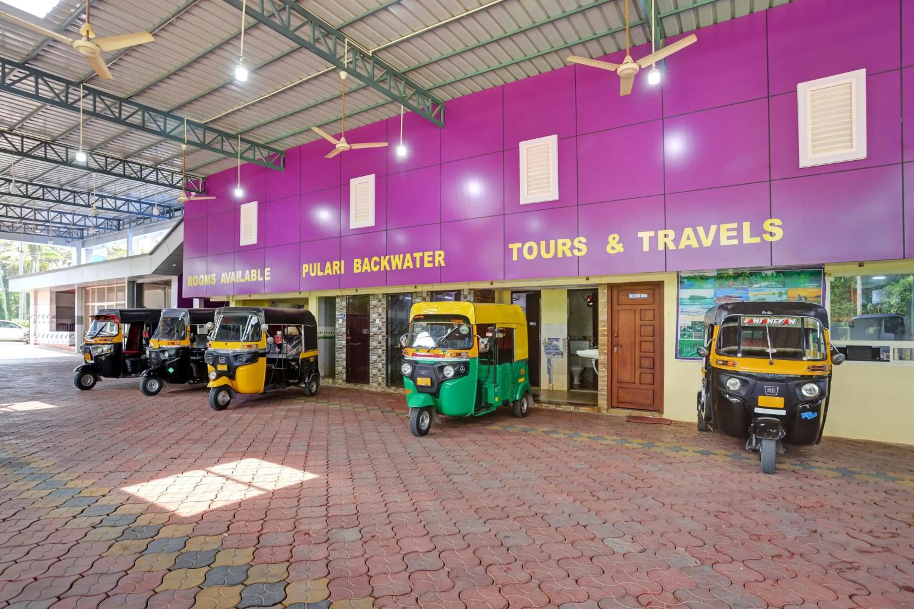 Facade/entrance in Hotel O PULARI BACKWATER & ROOMS