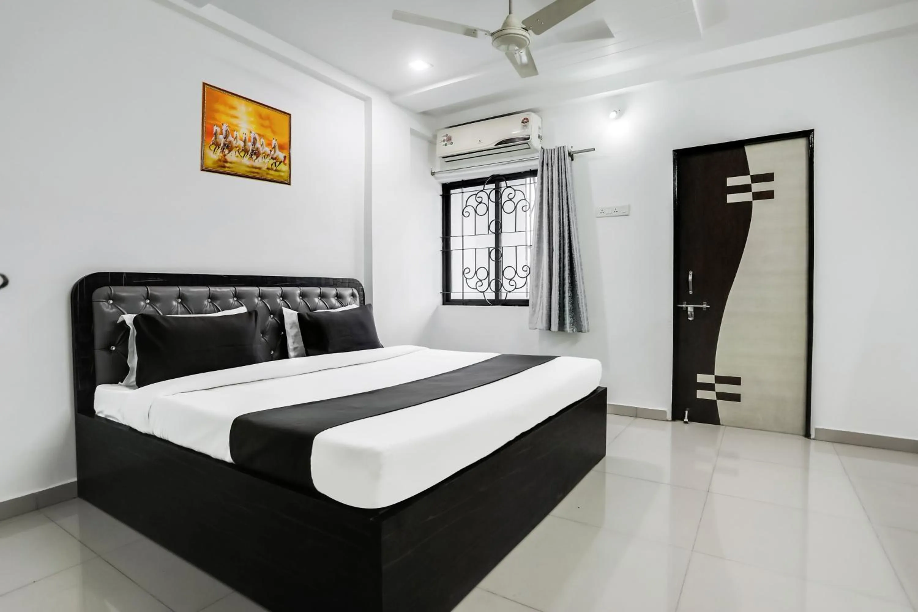 Bedroom, Bed in Hotel O Grand Trinity