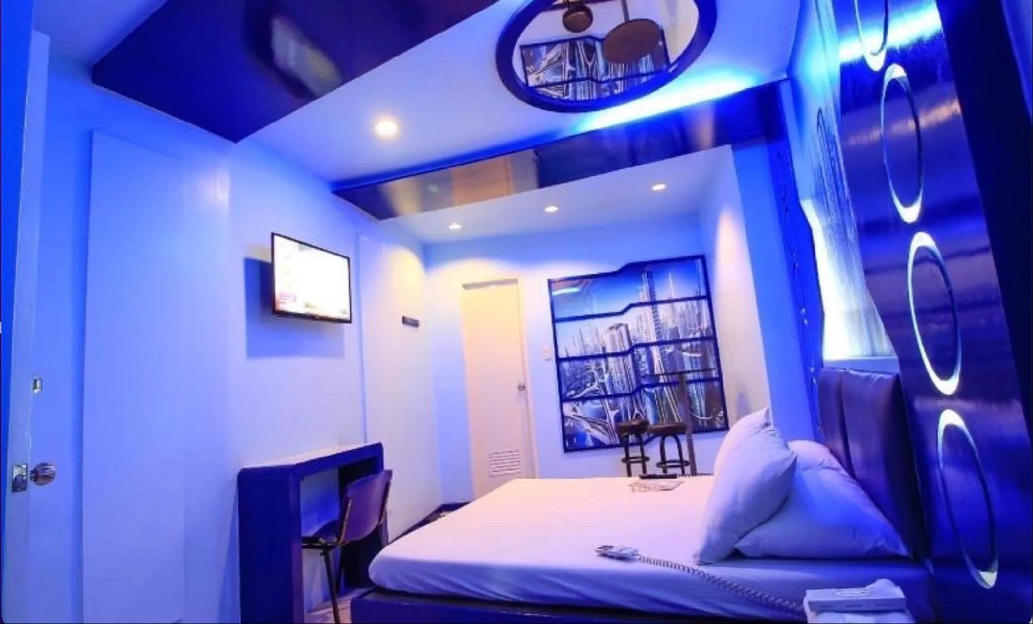 Bed in Astrotel Cubao