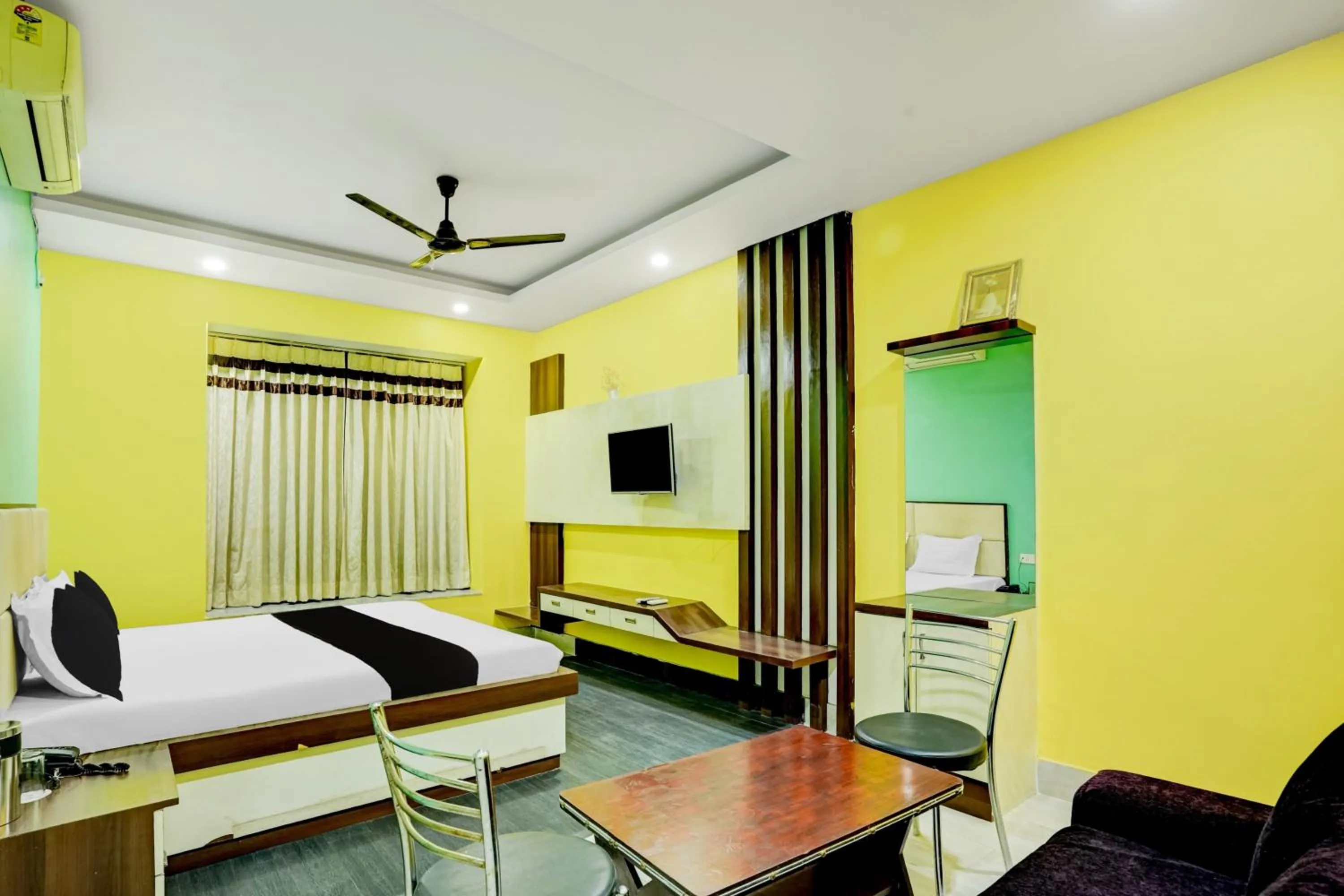 Bedroom, Bed in Super Collection O Harsh Regency