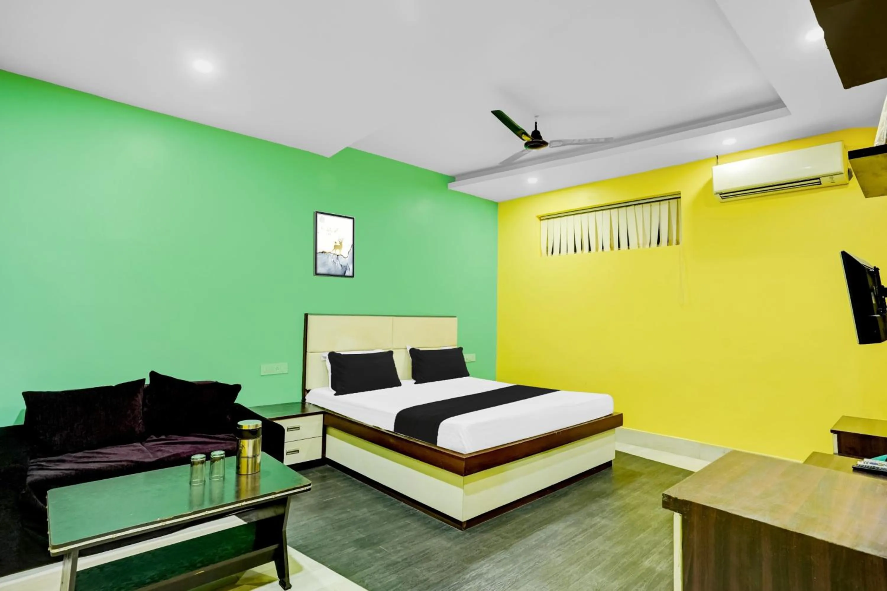 Bedroom, Bed in Super Collection O Harsh Regency