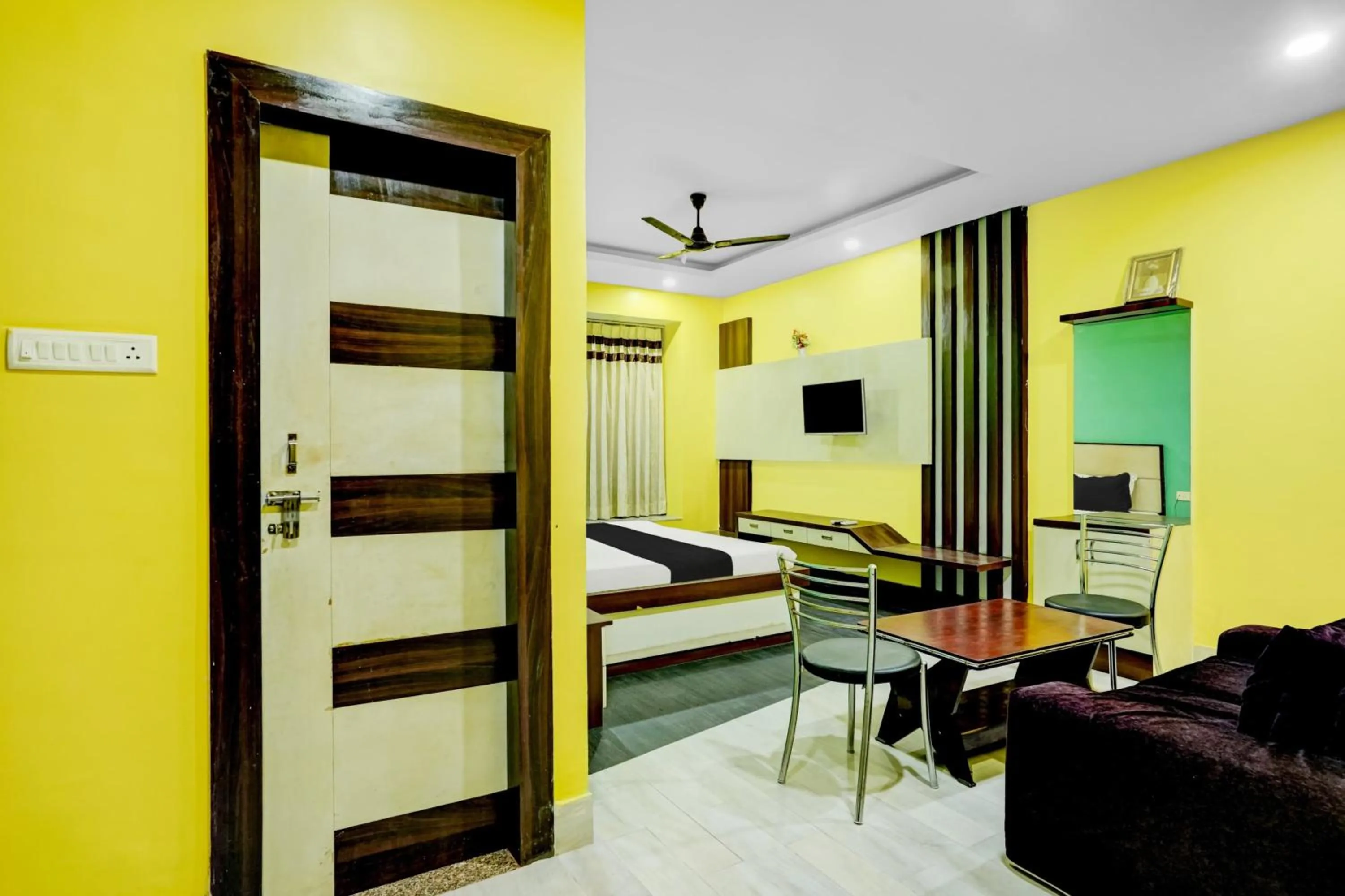 Bedroom, Bed in Super Collection O Harsh Regency