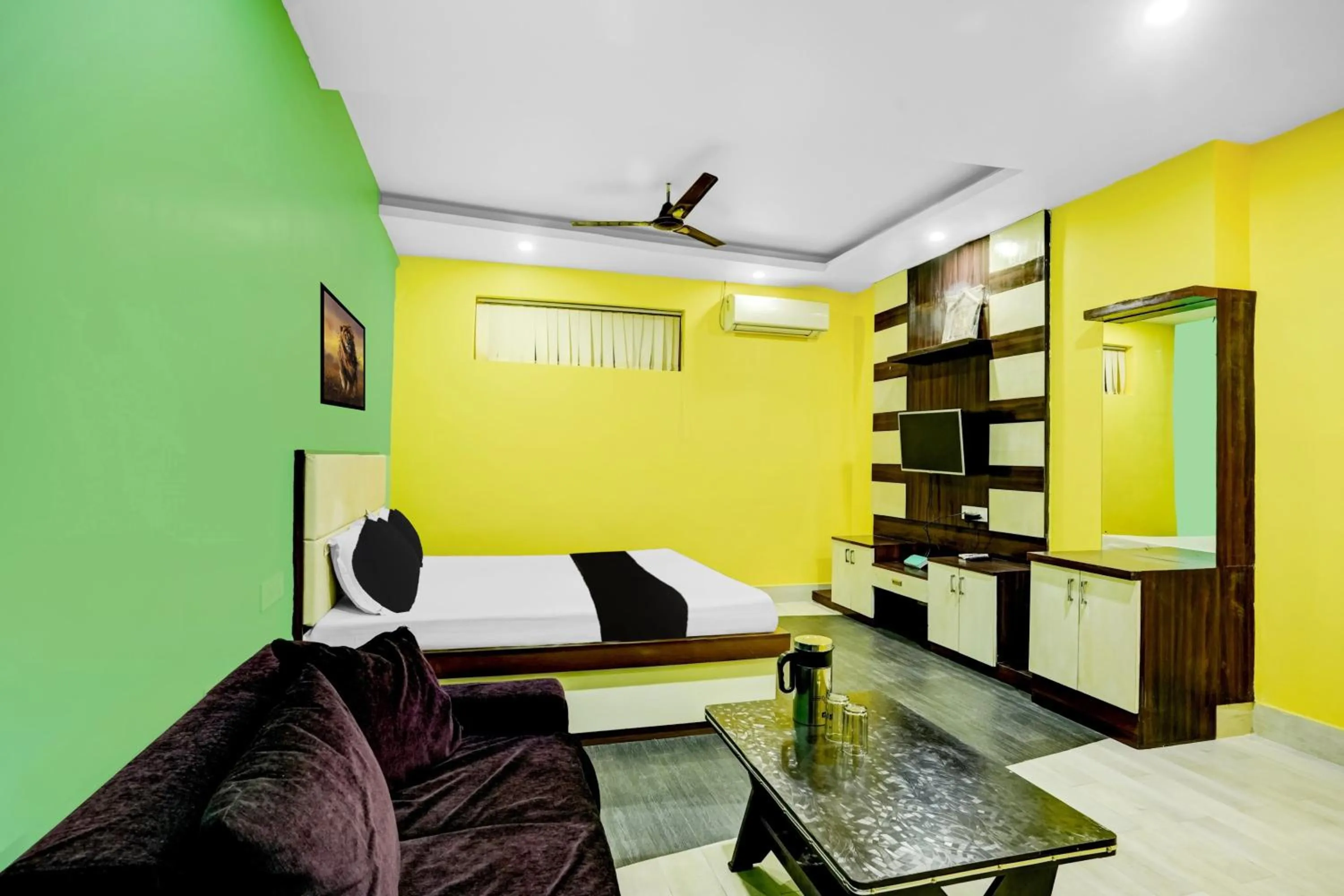 Facade/entrance, Bed in Hotel O Harsh Regency