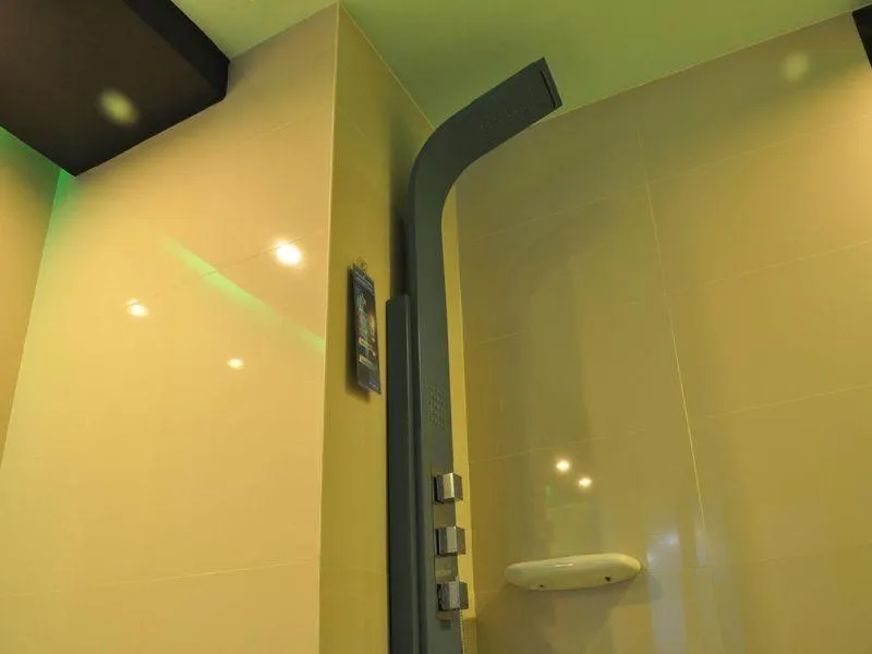 Bathroom in Hotel Dreamworld Las Pinas