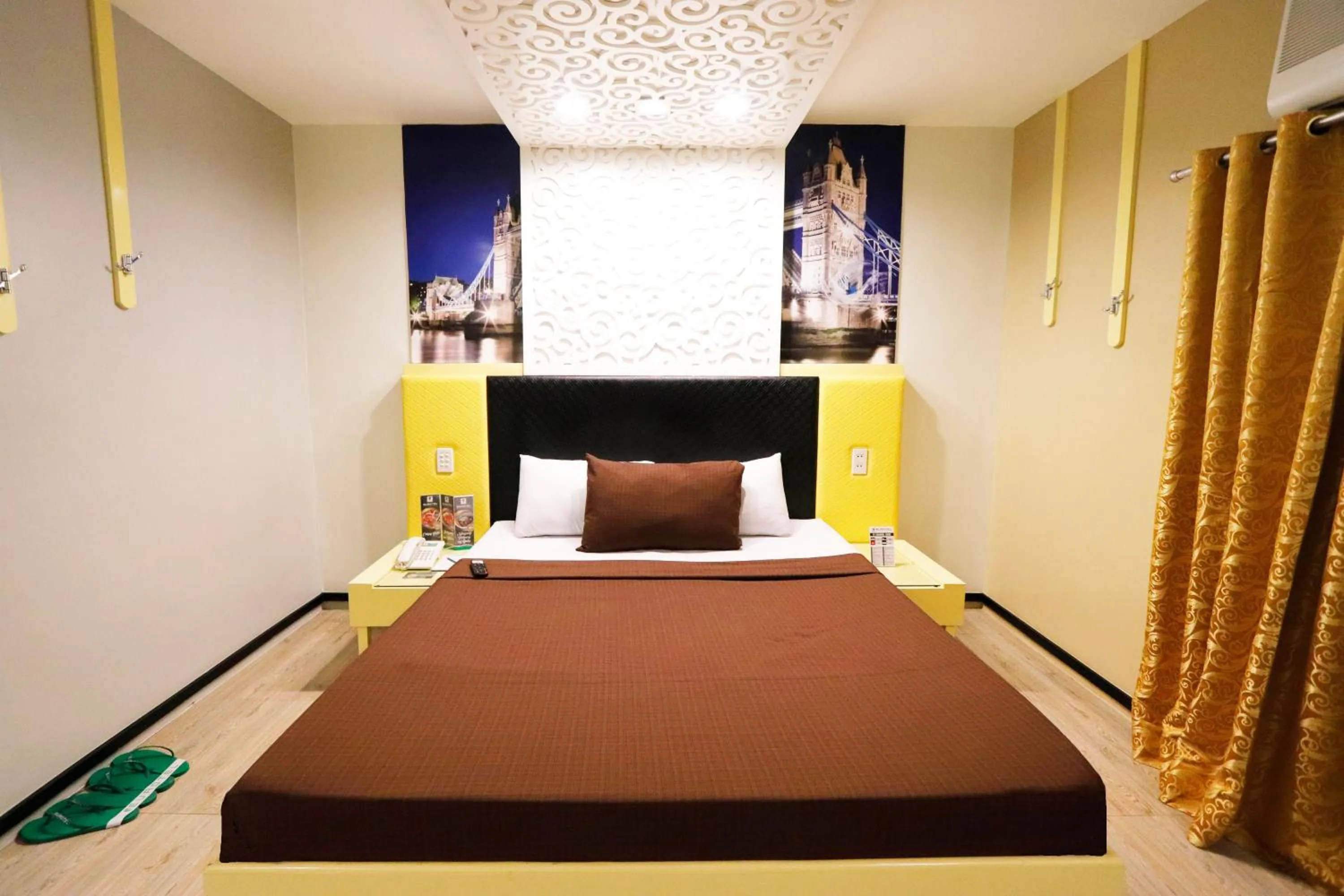 Bed in Eurotel Las Pinas