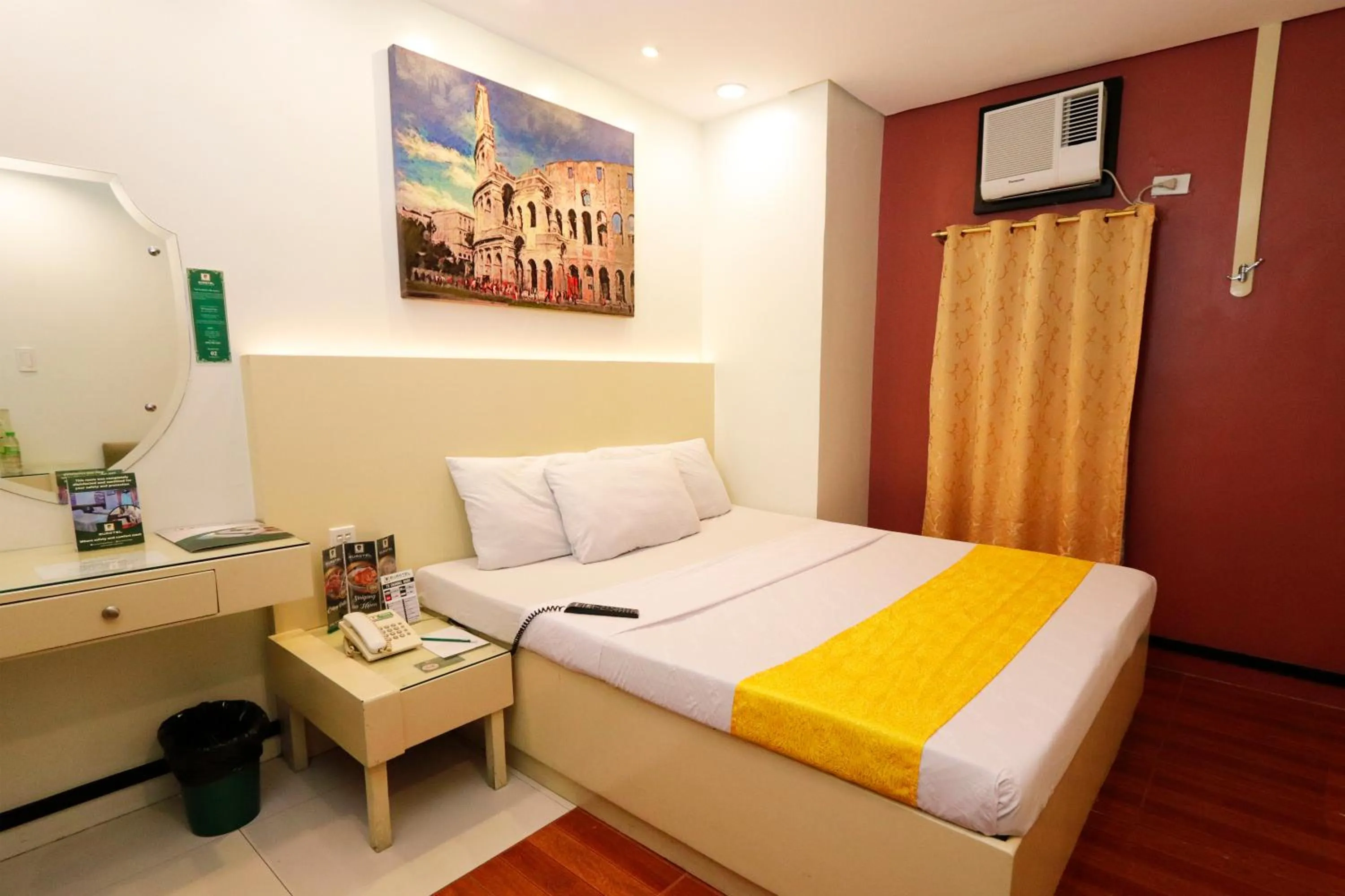 Bed in Eurotel Las Pinas