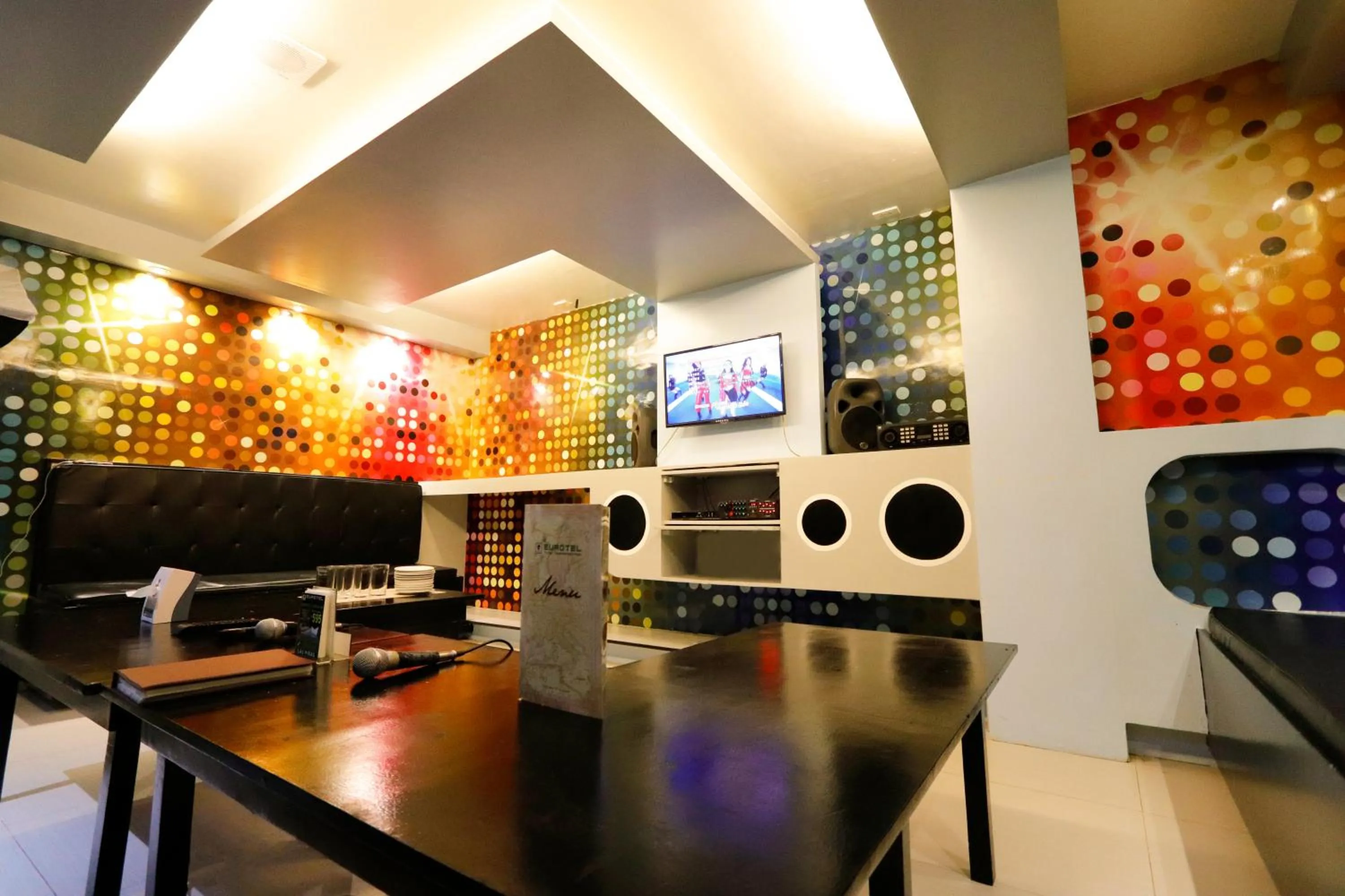 Communal lounge/ TV room in Eurotel Las Pinas