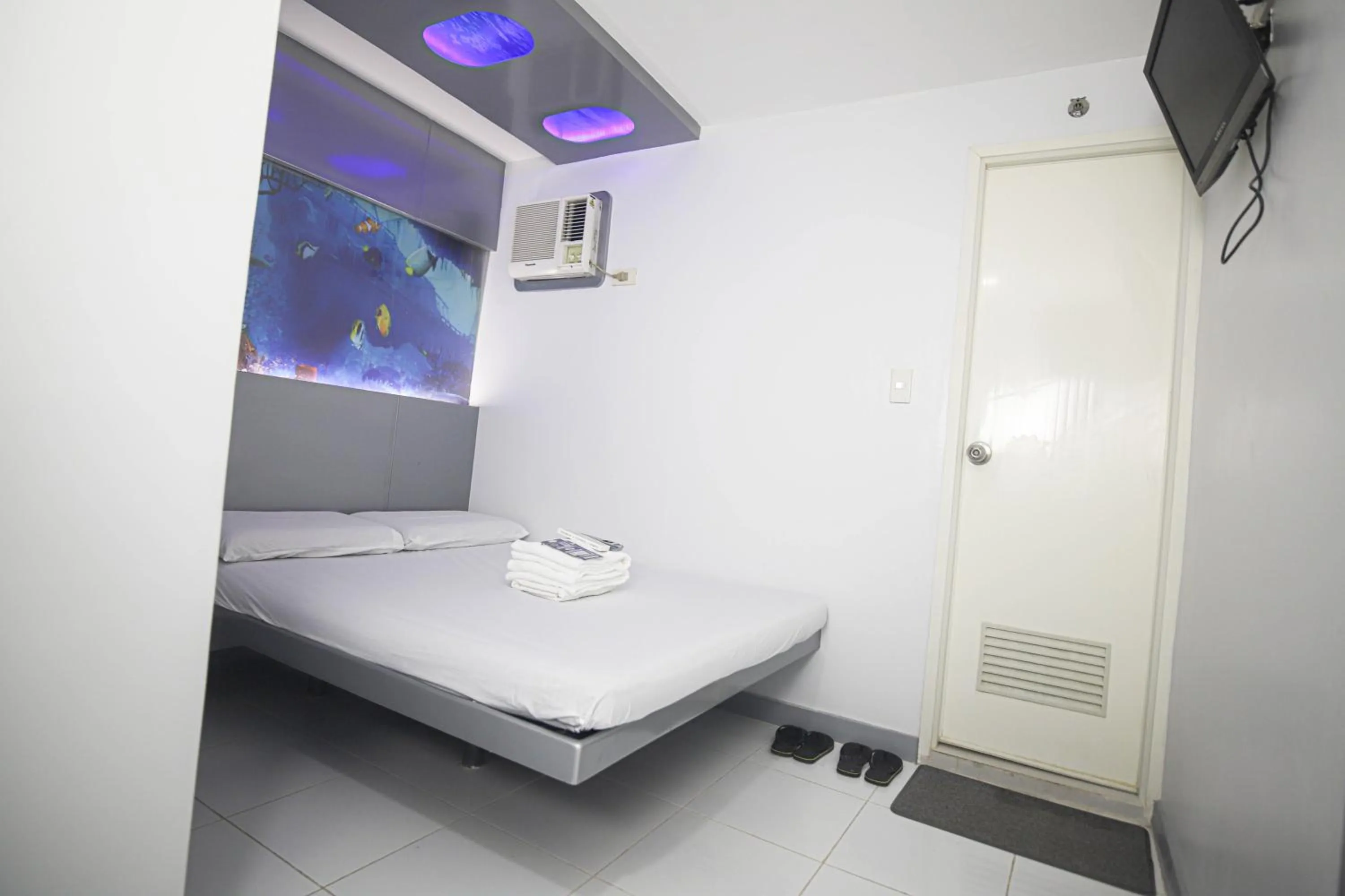 Bed in Astrotel Calamba