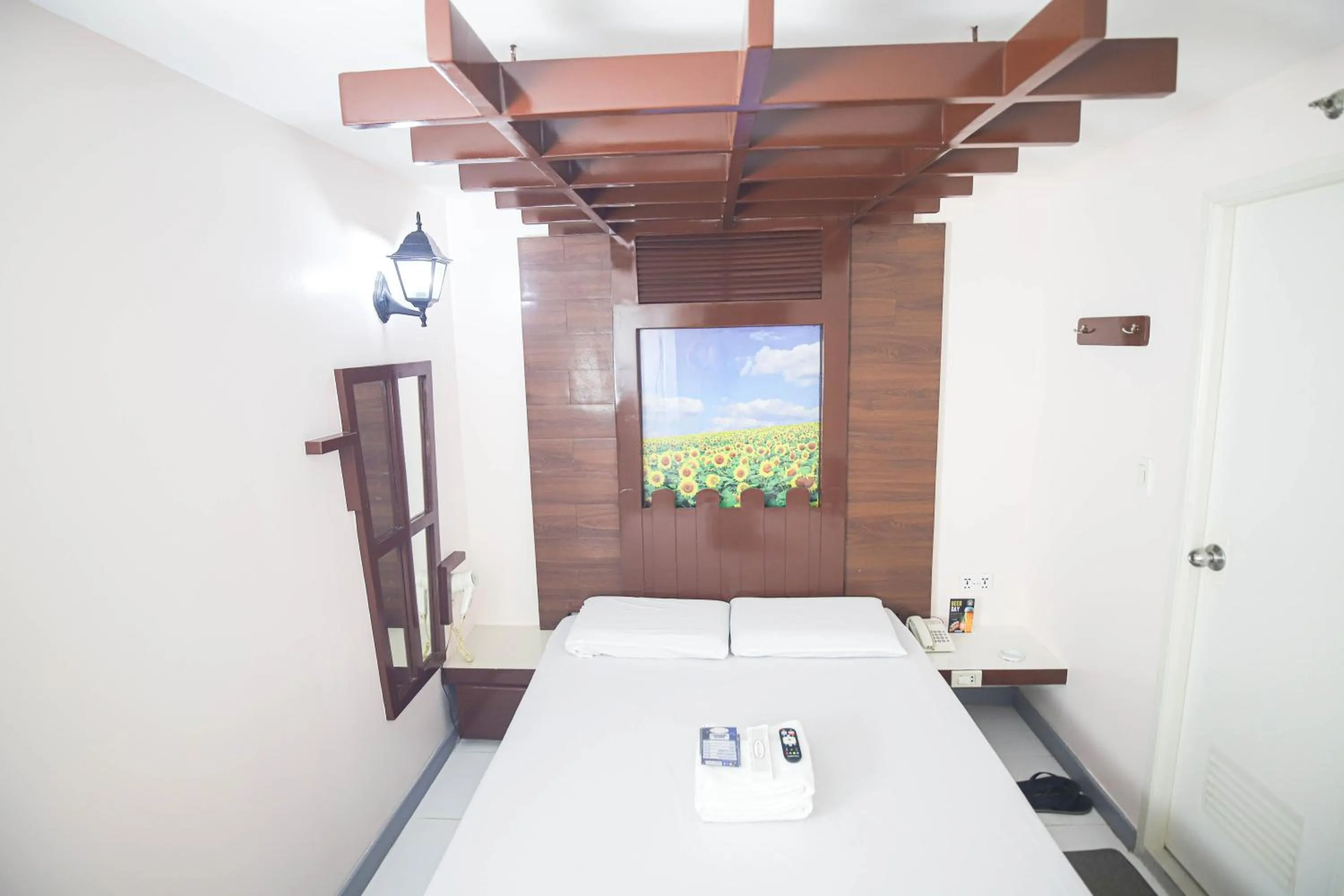 Bed in Astrotel Calamba