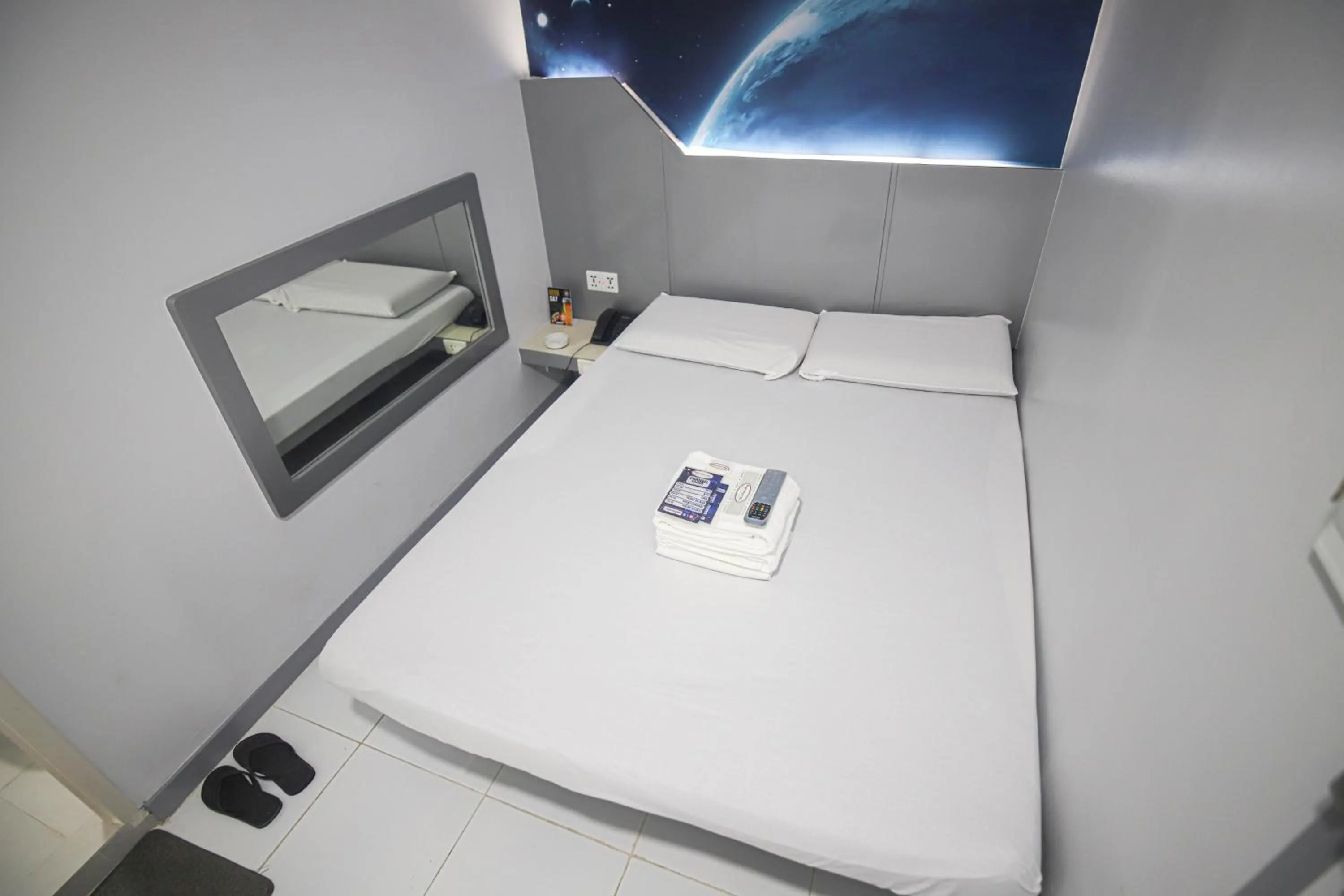 Bed in Astrotel Calamba