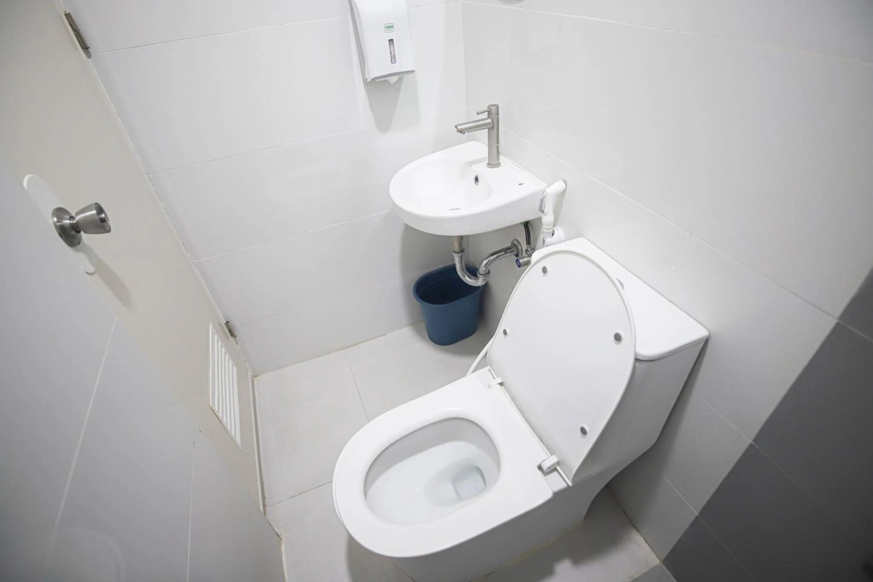 Bathroom in Astrotel Calamba