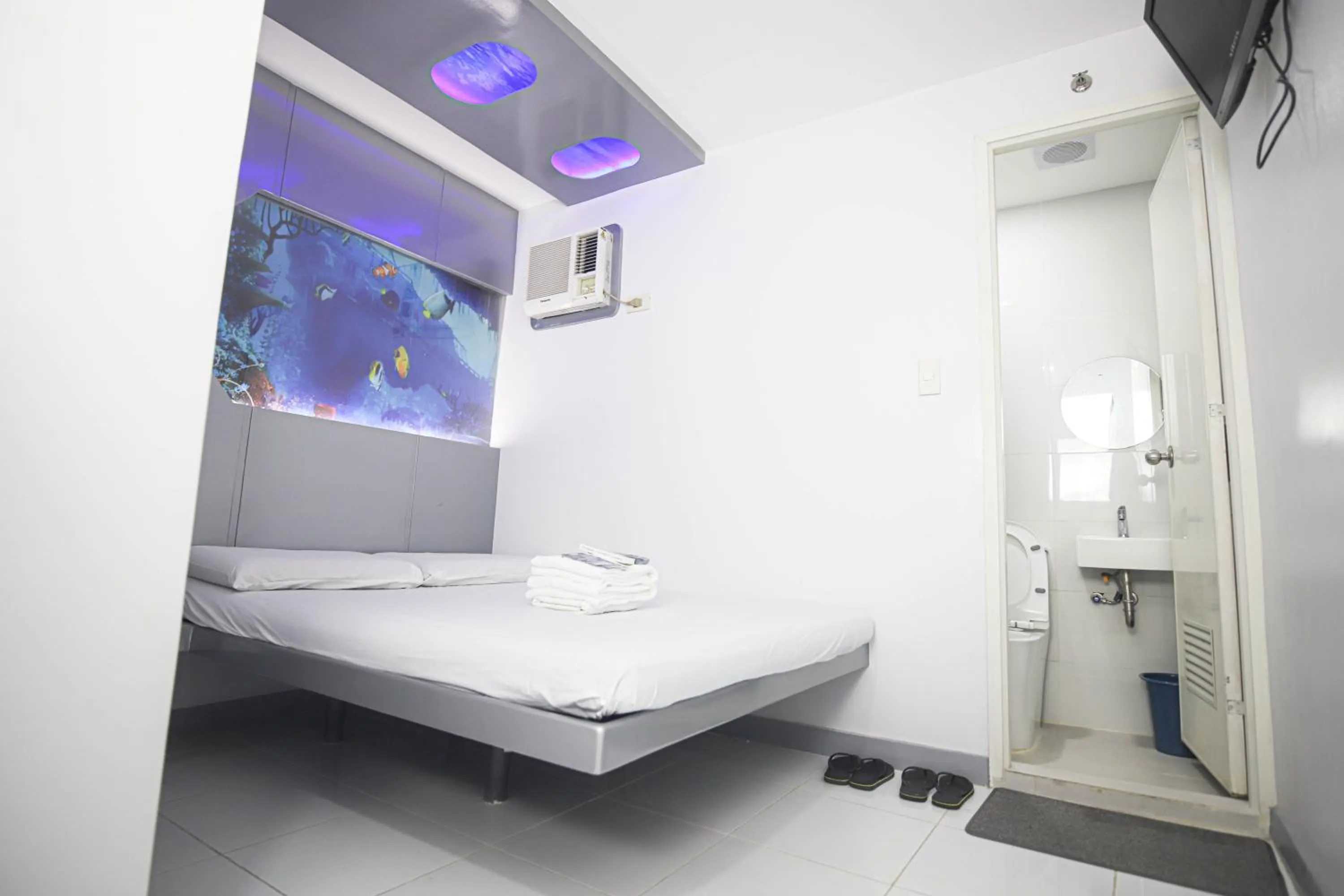 Bed in Astrotel Calamba