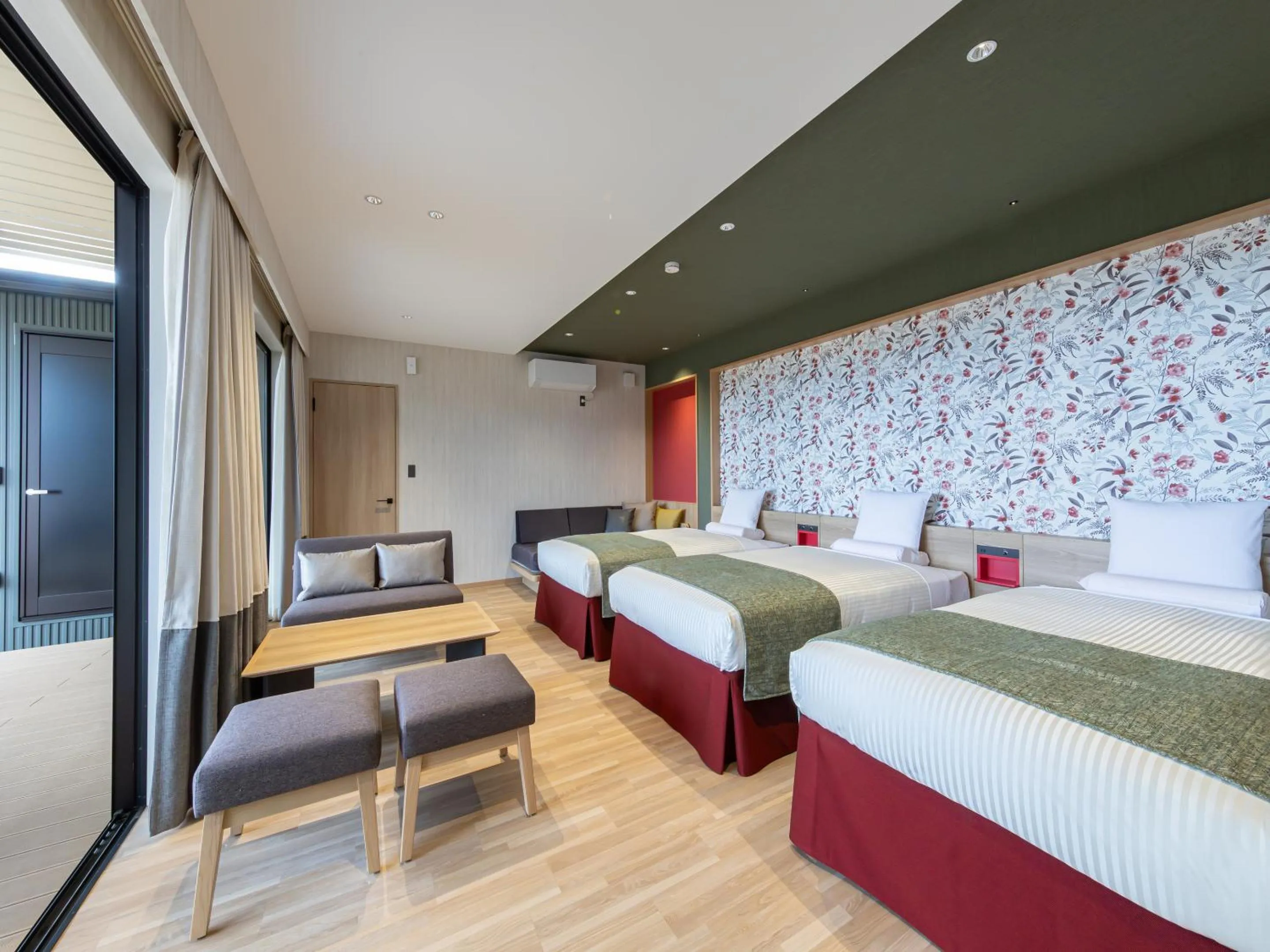 Photo of the whole room, Bed in Wan Wan Paradise Premier Nanki Shirahama