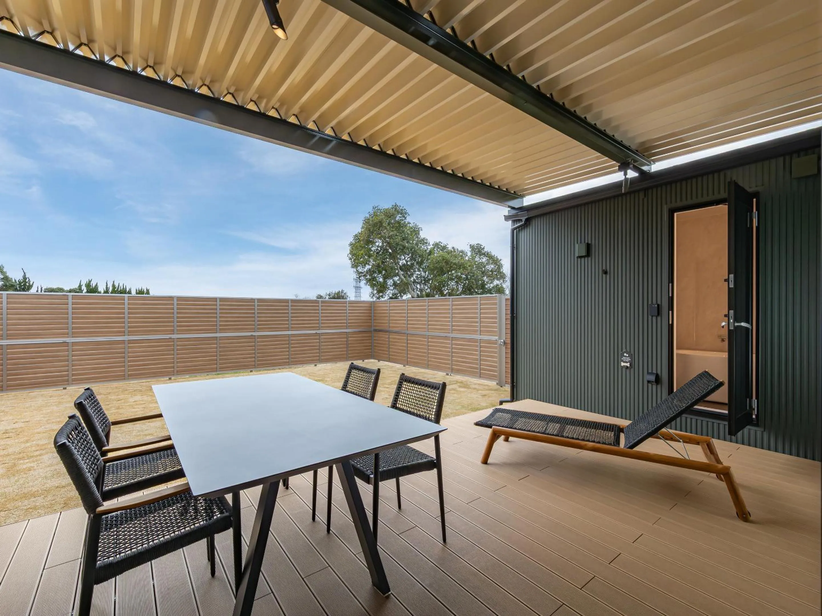 Photo of the whole room in Wan Wan Paradise Premier Nanki Shirahama