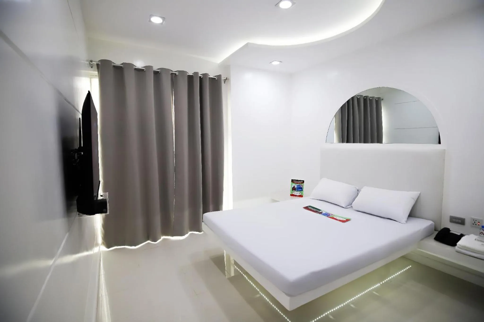 Bedroom, Bed in Astrotel Divisoria
