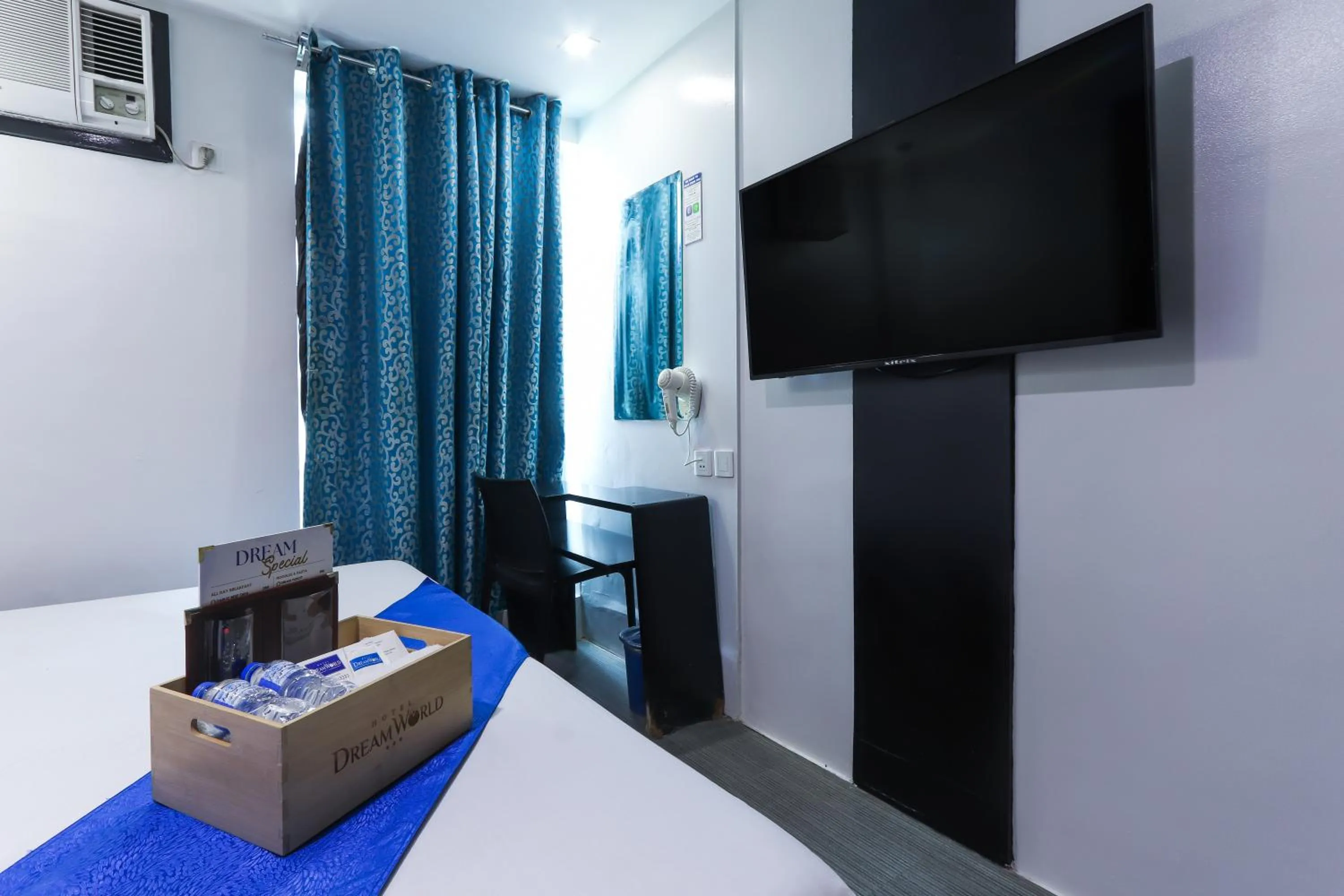 Bedroom, Bed in Hotel Dreamworld North Edsa