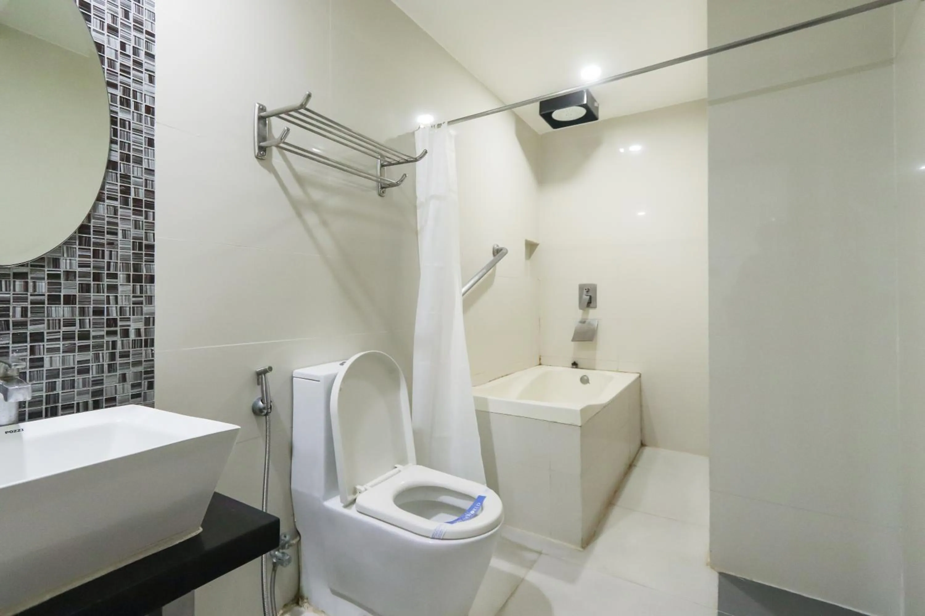 Bathroom in Hotel Dreamworld North Edsa