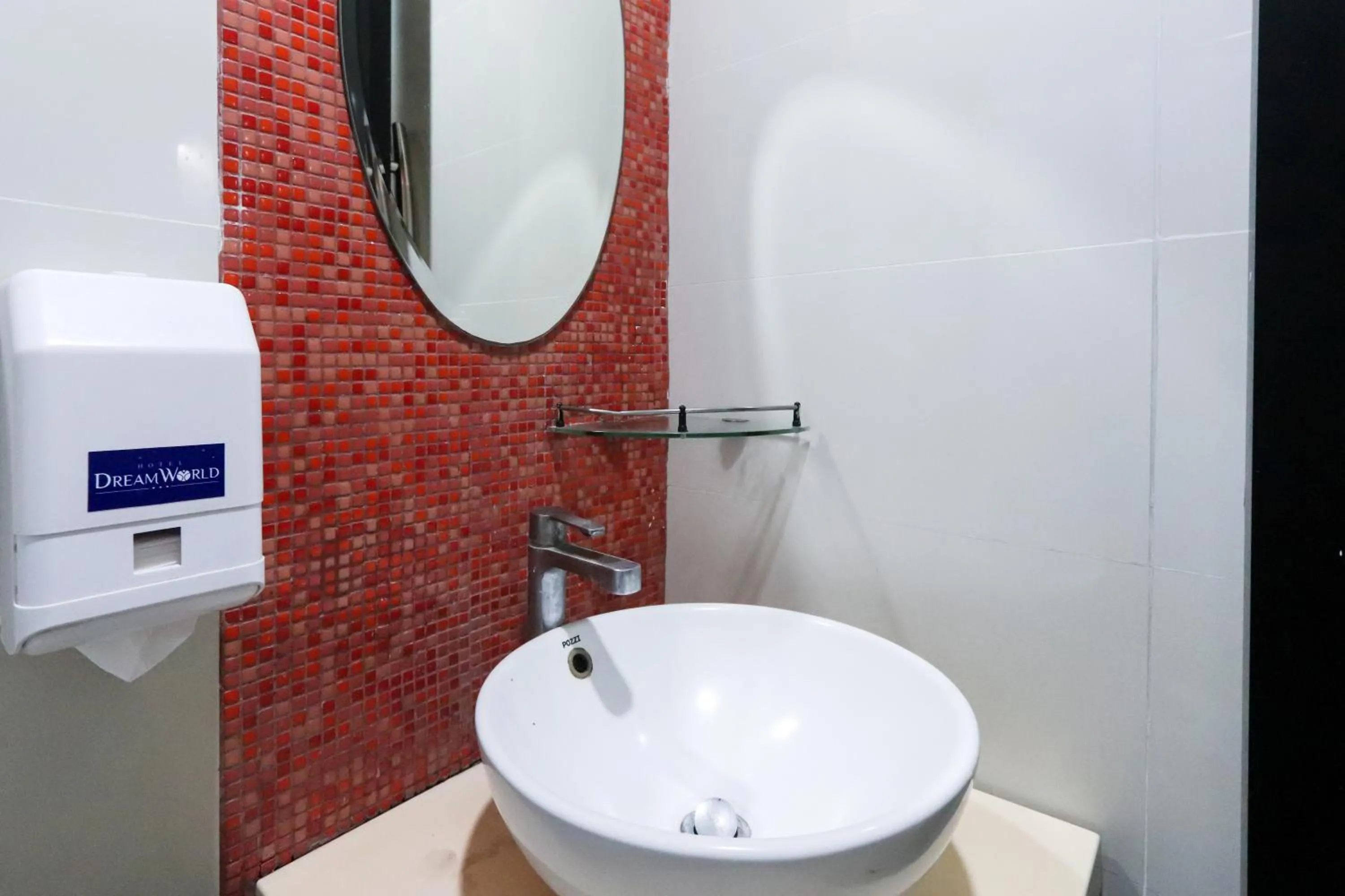 Bathroom in Hotel Dreamworld North Edsa