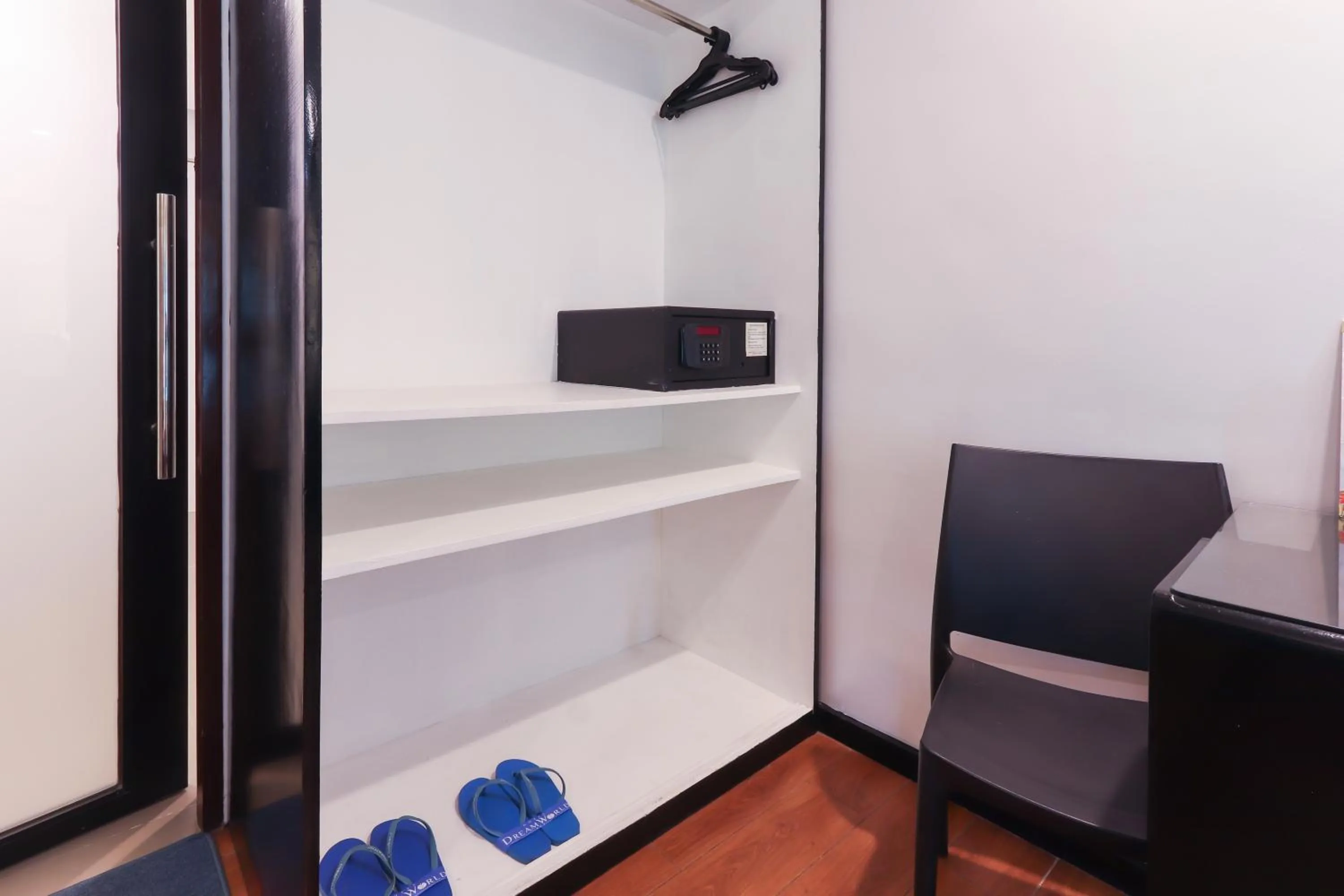 Bedroom in Hotel Dreamworld North Edsa