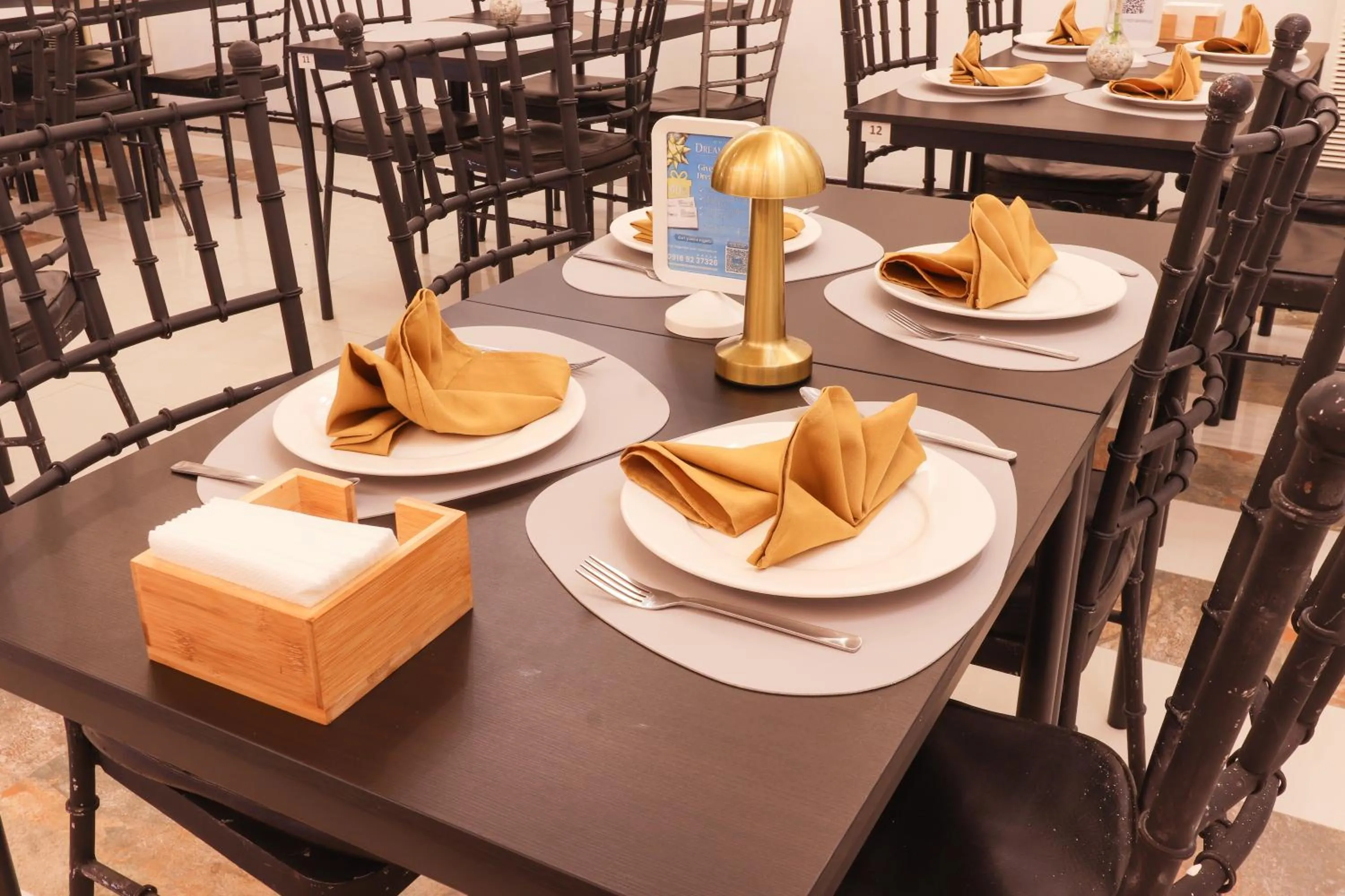 Restaurant/places to eat in Hotel Dreamworld North Edsa