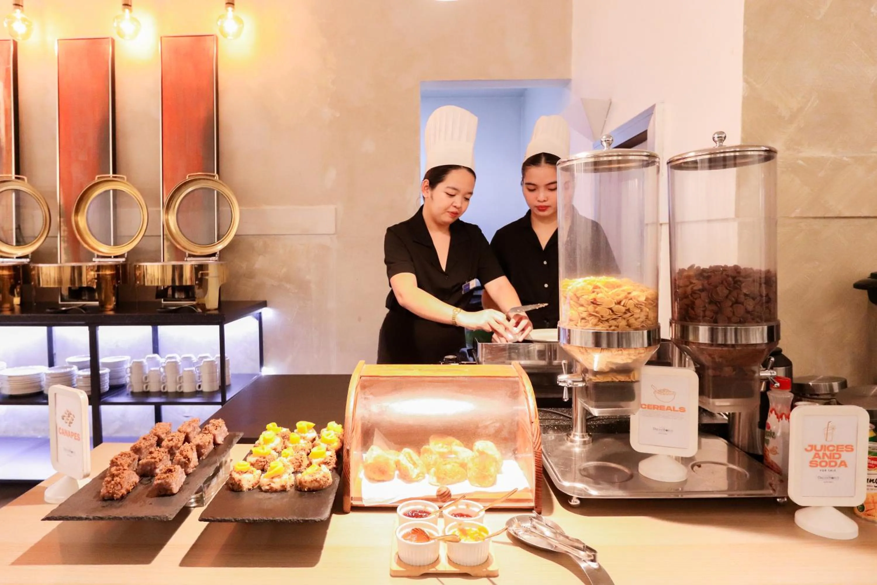 Restaurant/places to eat in Hotel Dreamworld North Edsa