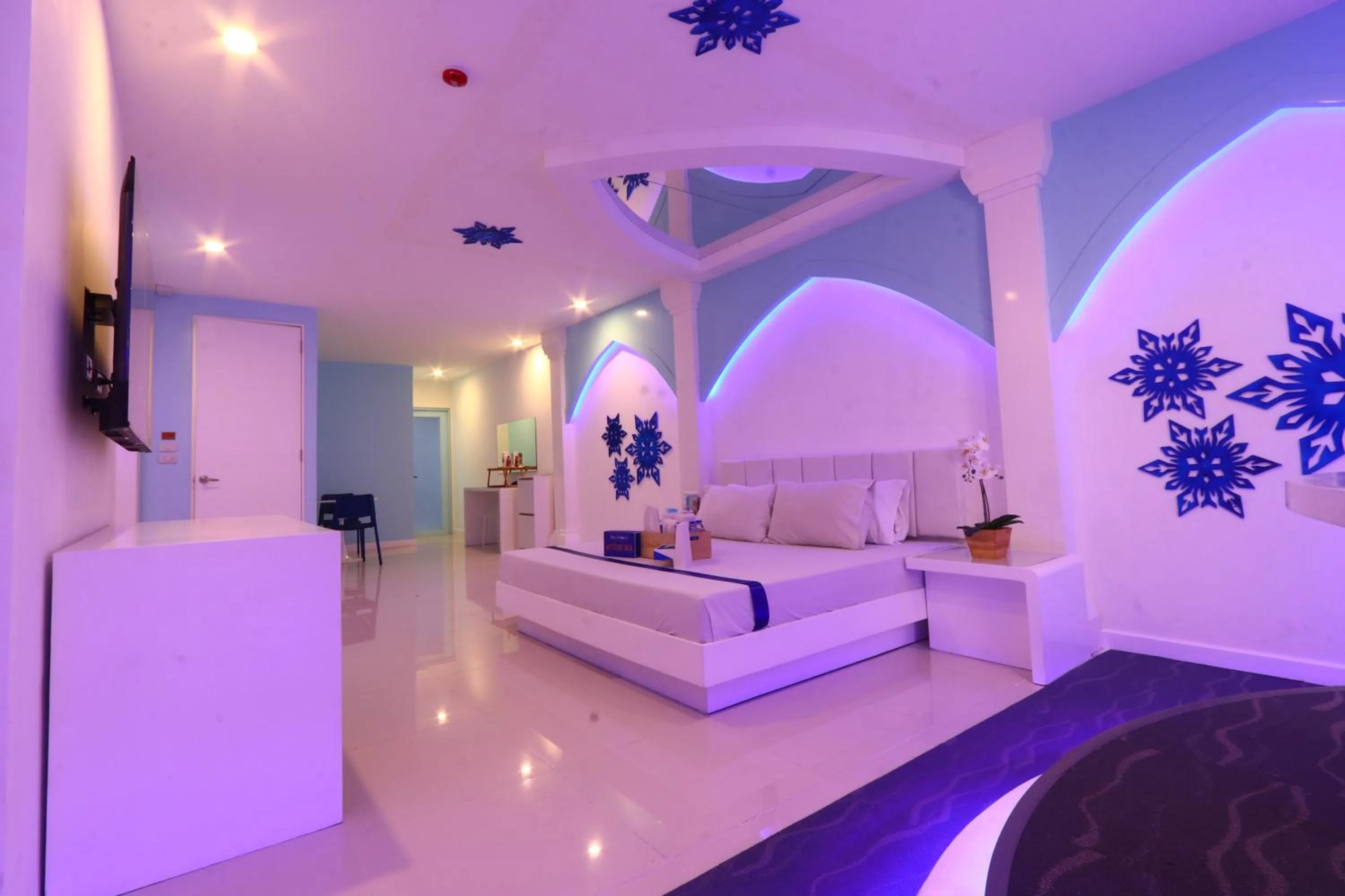 Bedroom, Bed in Hotel Dreamworld East Ortigas