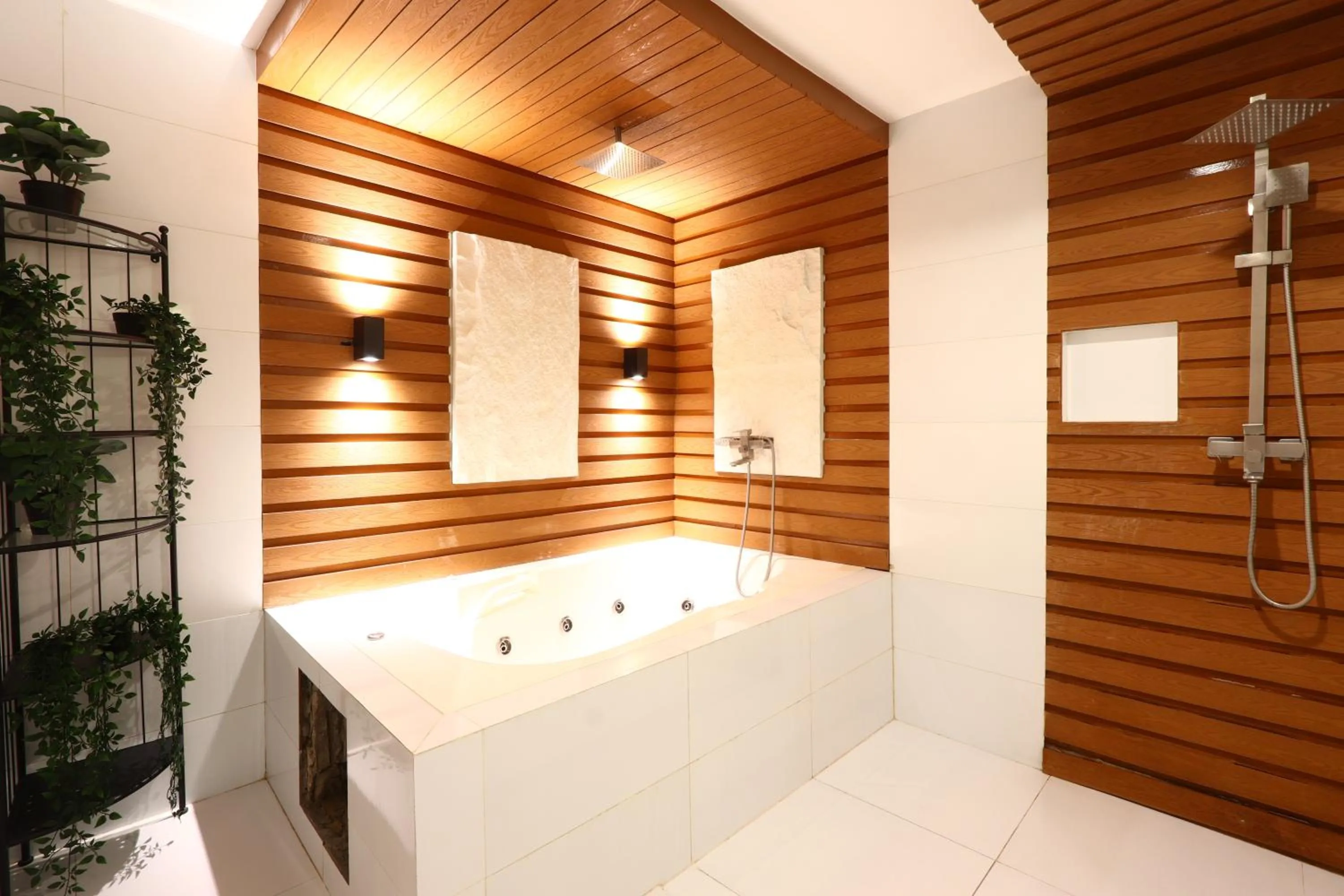 Hot Tub in Hotel Dreamworld East Ortigas